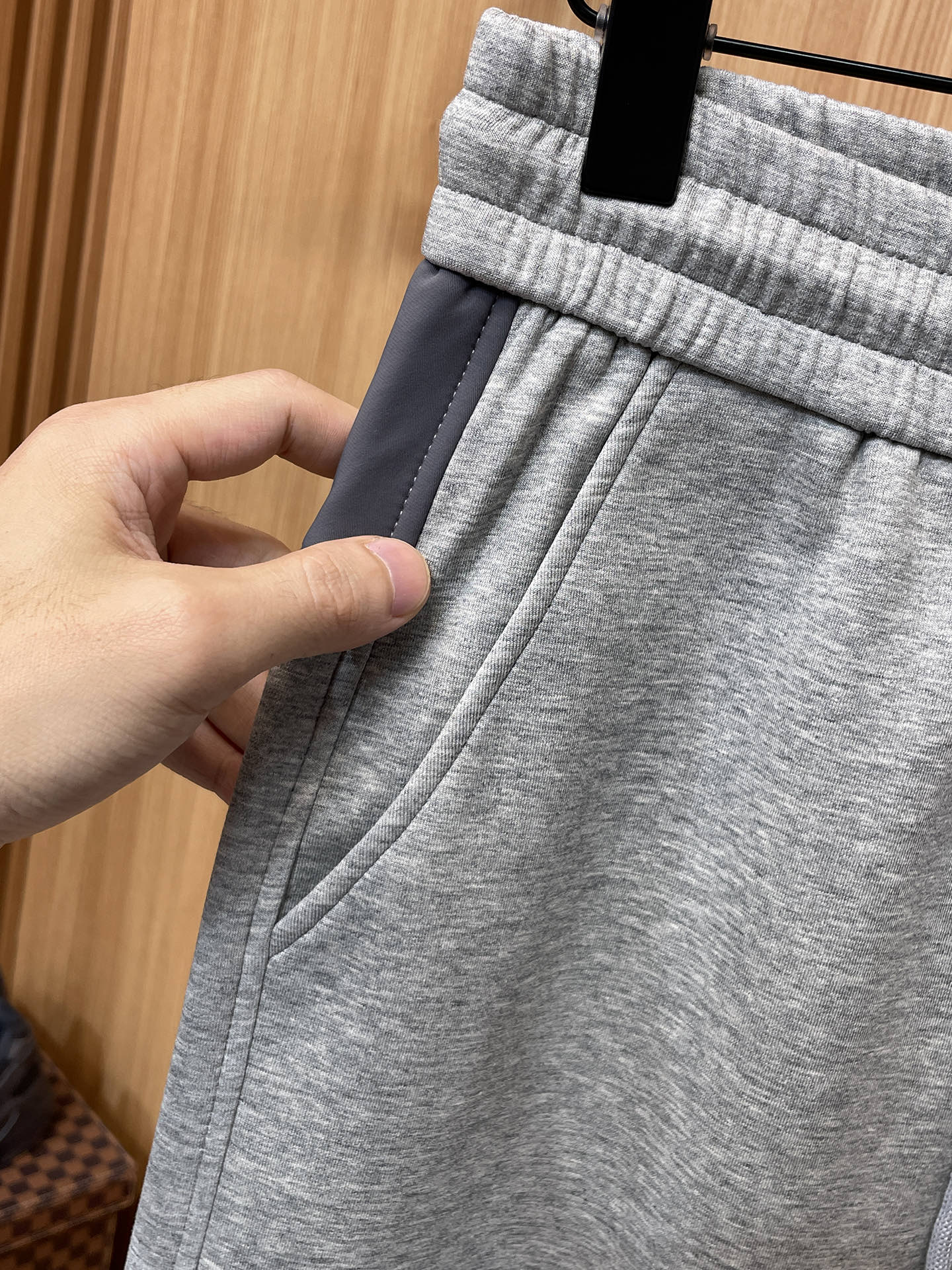 蒙口 顶级货品🐮 🆕2025秋冬新款休闲裤！官网同步发售。品牌经典LOGO休闲裤 ，定制面料，舒适度极好