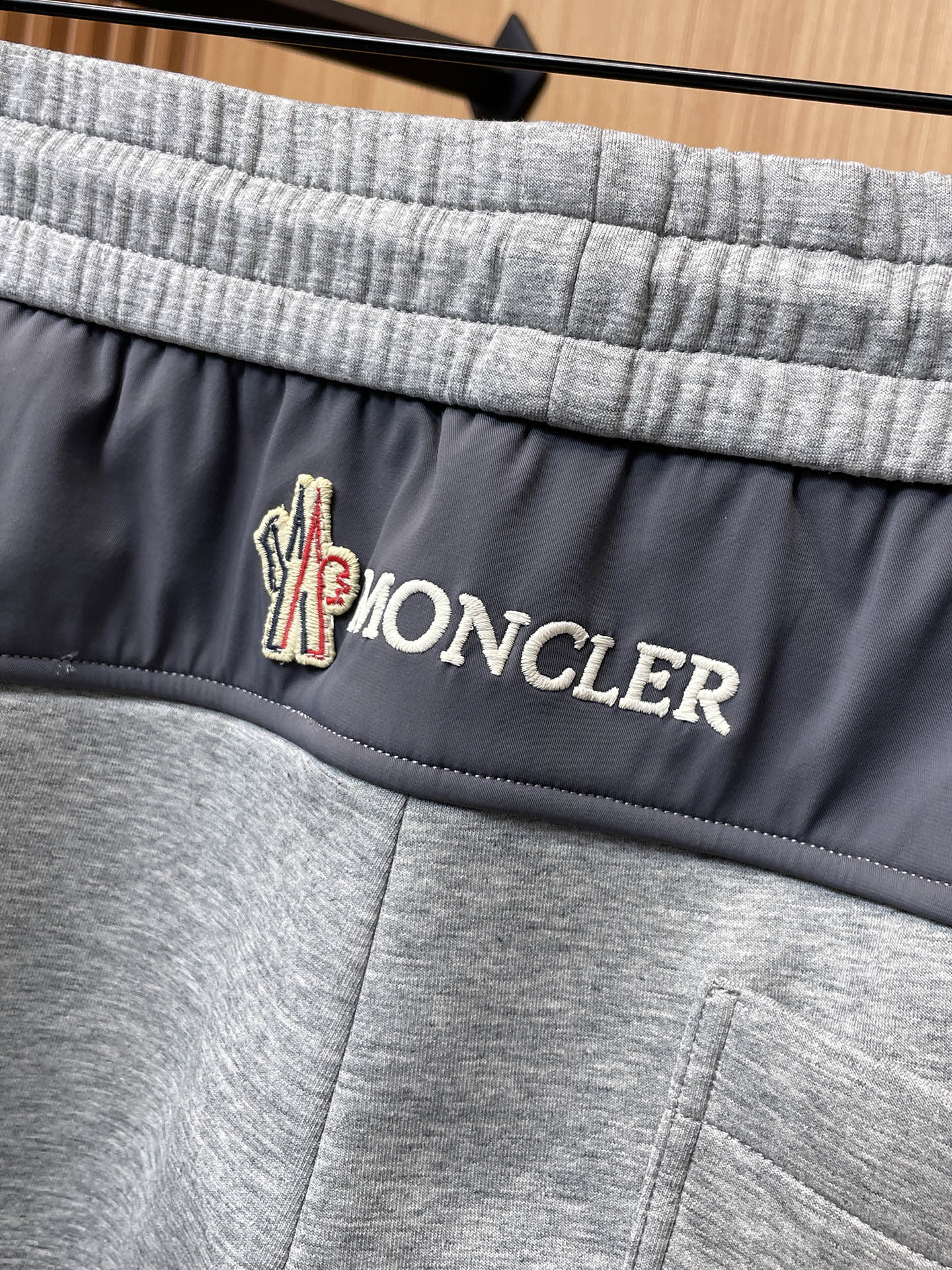 蒙口 顶级货品🐮 🆕2025秋冬新款休闲裤！官网同步发售。品牌经典LOGO休闲裤 ，定制面料，舒适度极好