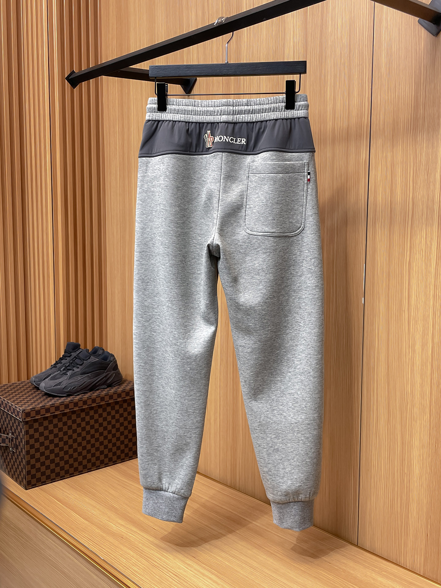 蒙口 顶级货品🐮 🆕2025秋冬新款休闲裤！官网同步发售。品牌经典LOGO休闲裤 ，定制面料，舒适度极好