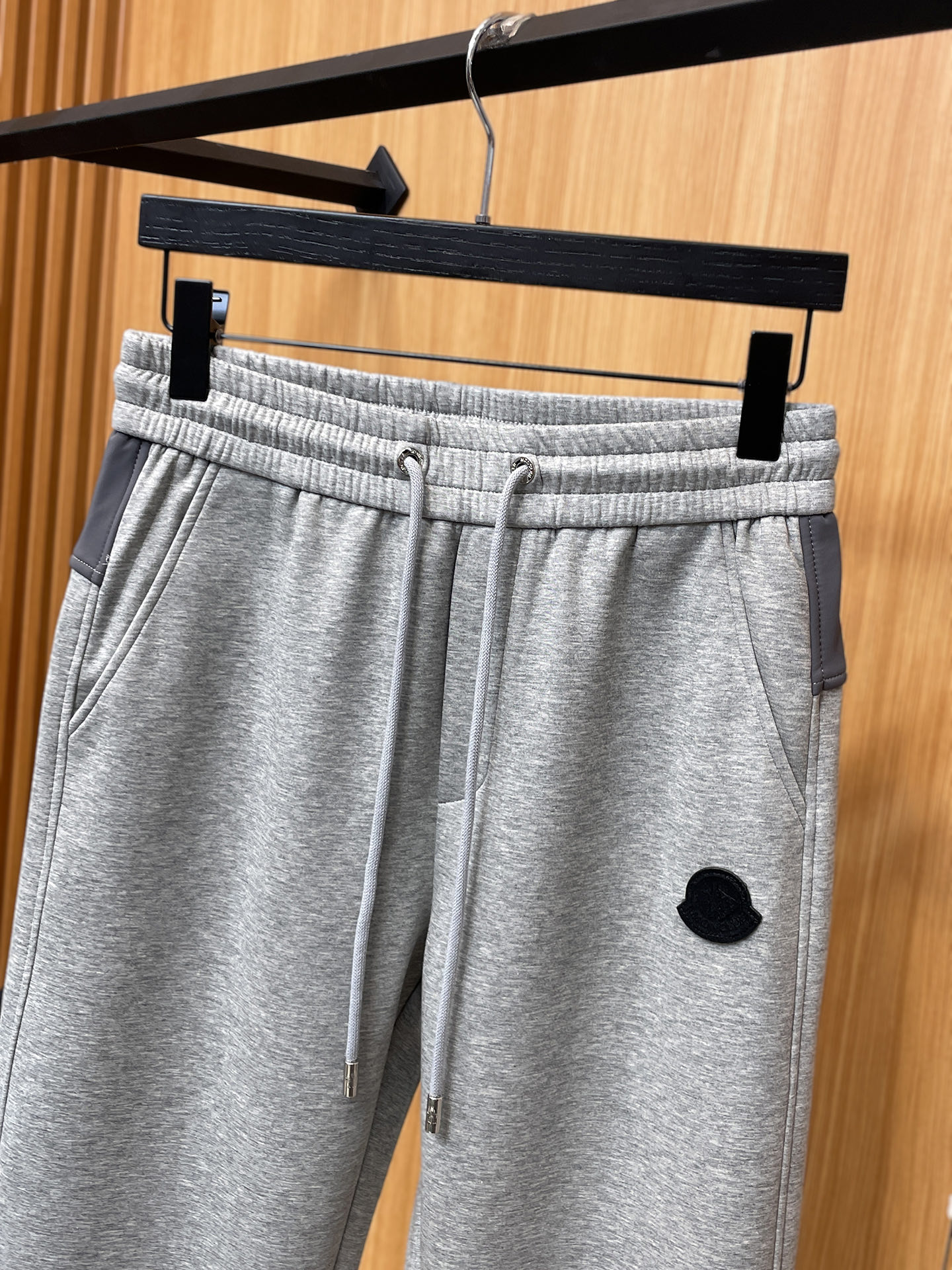 蒙口 顶级货品🐮 🆕2025秋冬新款休闲裤！官网同步发售。品牌经典LOGO休闲裤 ，定制面料，舒适度极好