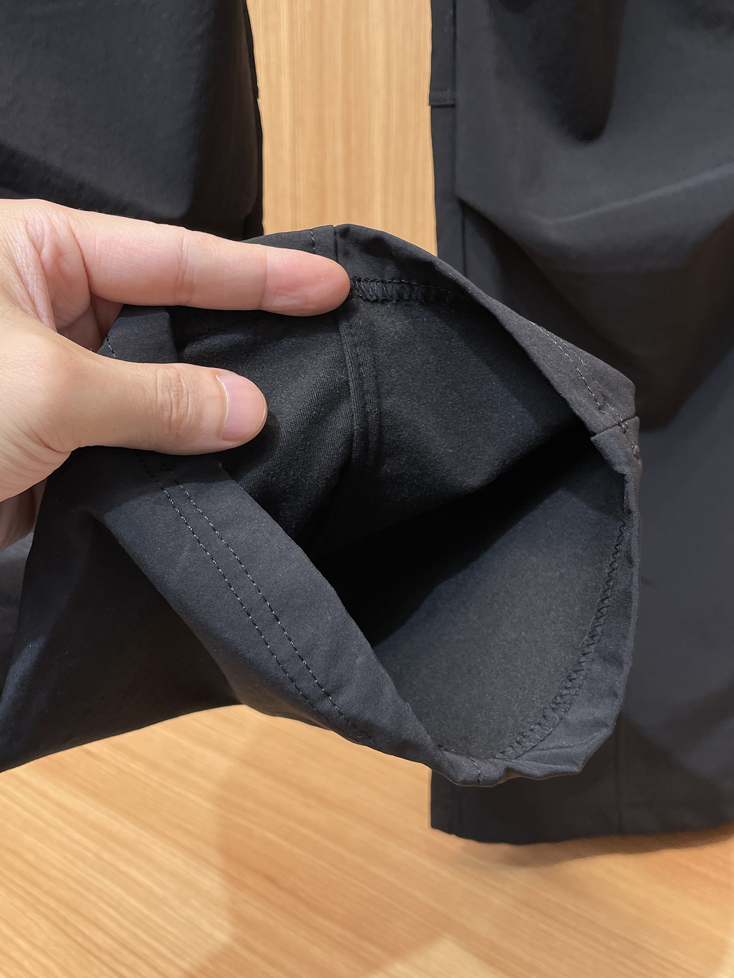 MIU 顶级货品🐮 🆕2025秋冬新款休闲裤！官网同步发售。品牌经典LOGO休闲裤 ，定制面料，舒适度极