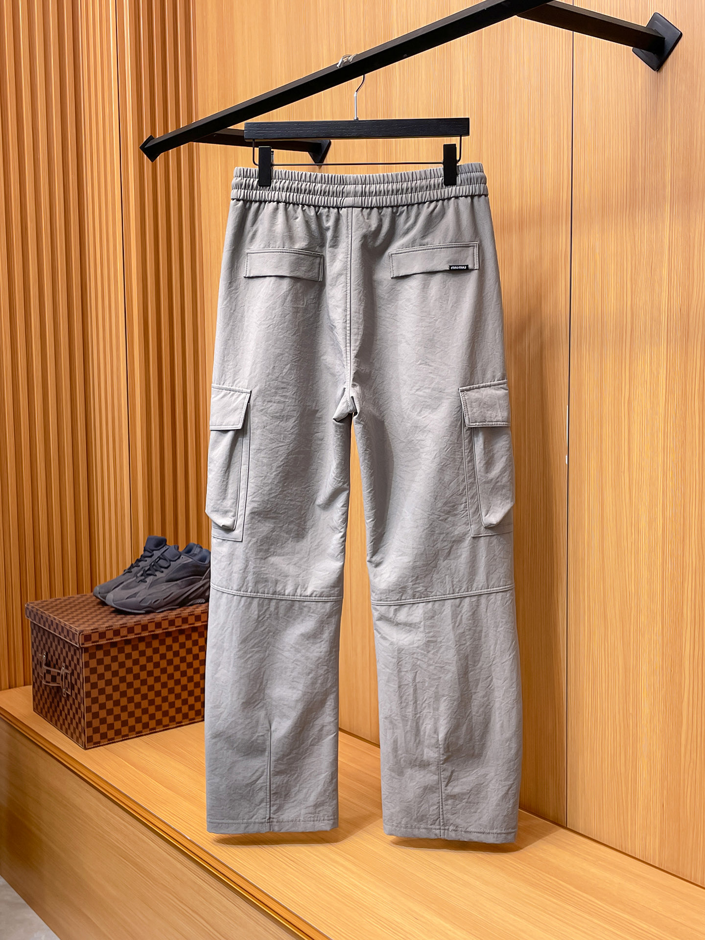 MIU 顶级货品🐮 🆕2025秋冬新款休闲裤！官网同步发售。品牌经典LOGO休闲裤 ，定制面料，舒适度极