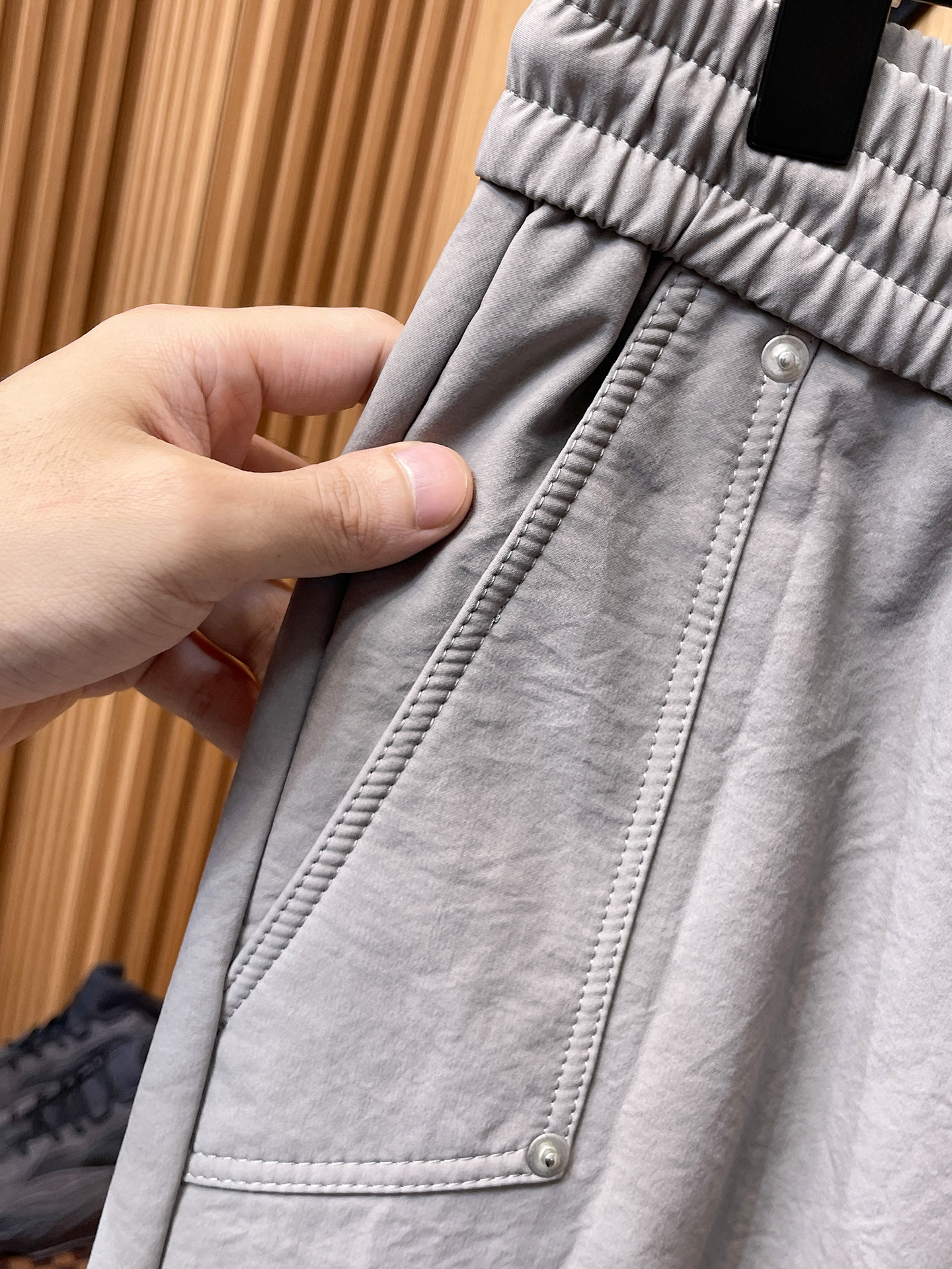 MIU 顶级货品🐮 🆕2025秋冬新款休闲裤！官网同步发售。品牌经典LOGO休闲裤 ，定制面料，舒适度极