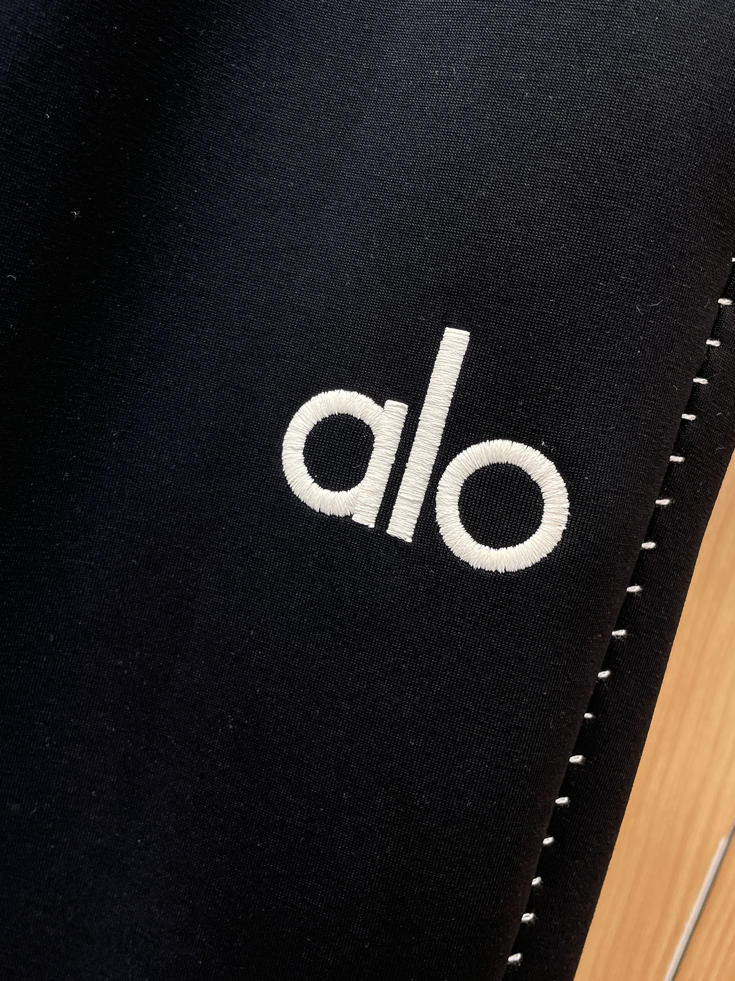 alo 顶级货品🐮 🆕2025秋冬新款休闲裤！官网同步发售。品牌经典LOGO休闲裤 ，定制面料，舒适度极