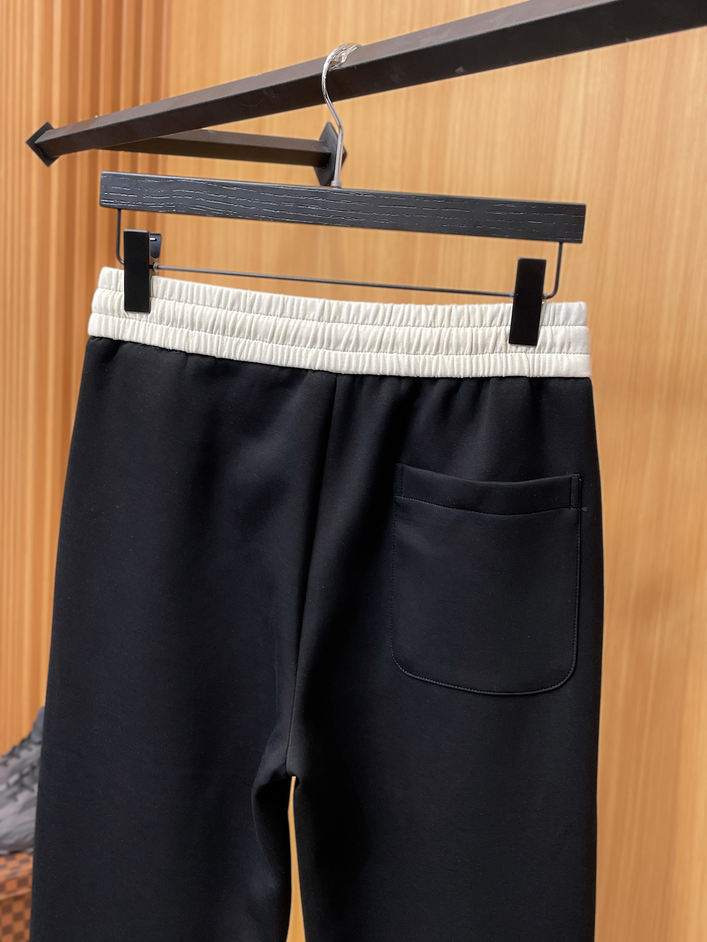 alo 顶级货品🐮 🆕2025秋冬新款休闲裤！官网同步发售。品牌经典LOGO休闲裤 ，定制面料，舒适度极