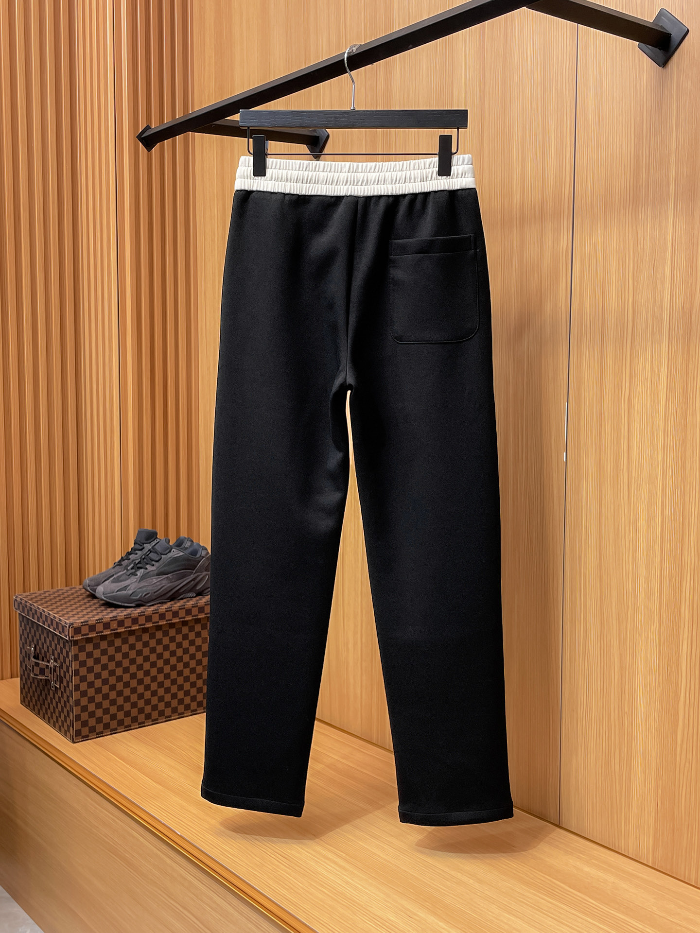 alo 顶级货品🐮 🆕2025秋冬新款休闲裤！官网同步发售。品牌经典LOGO休闲裤 ，定制面料，舒适度极