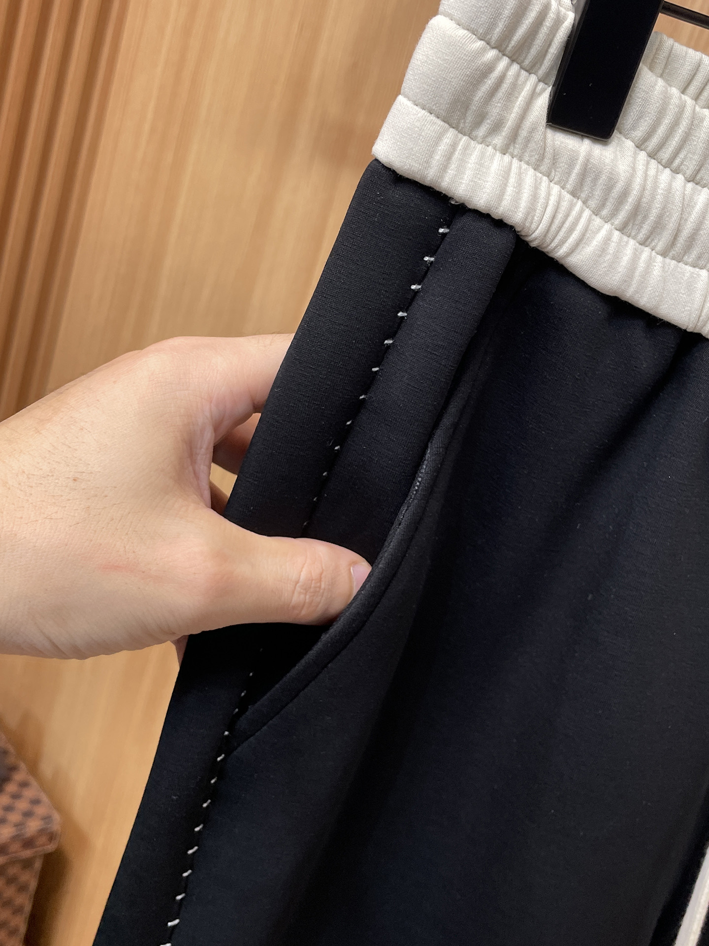 alo 顶级货品🐮 🆕2025秋冬新款休闲裤！官网同步发售。品牌经典LOGO休闲裤 ，定制面料，舒适度极