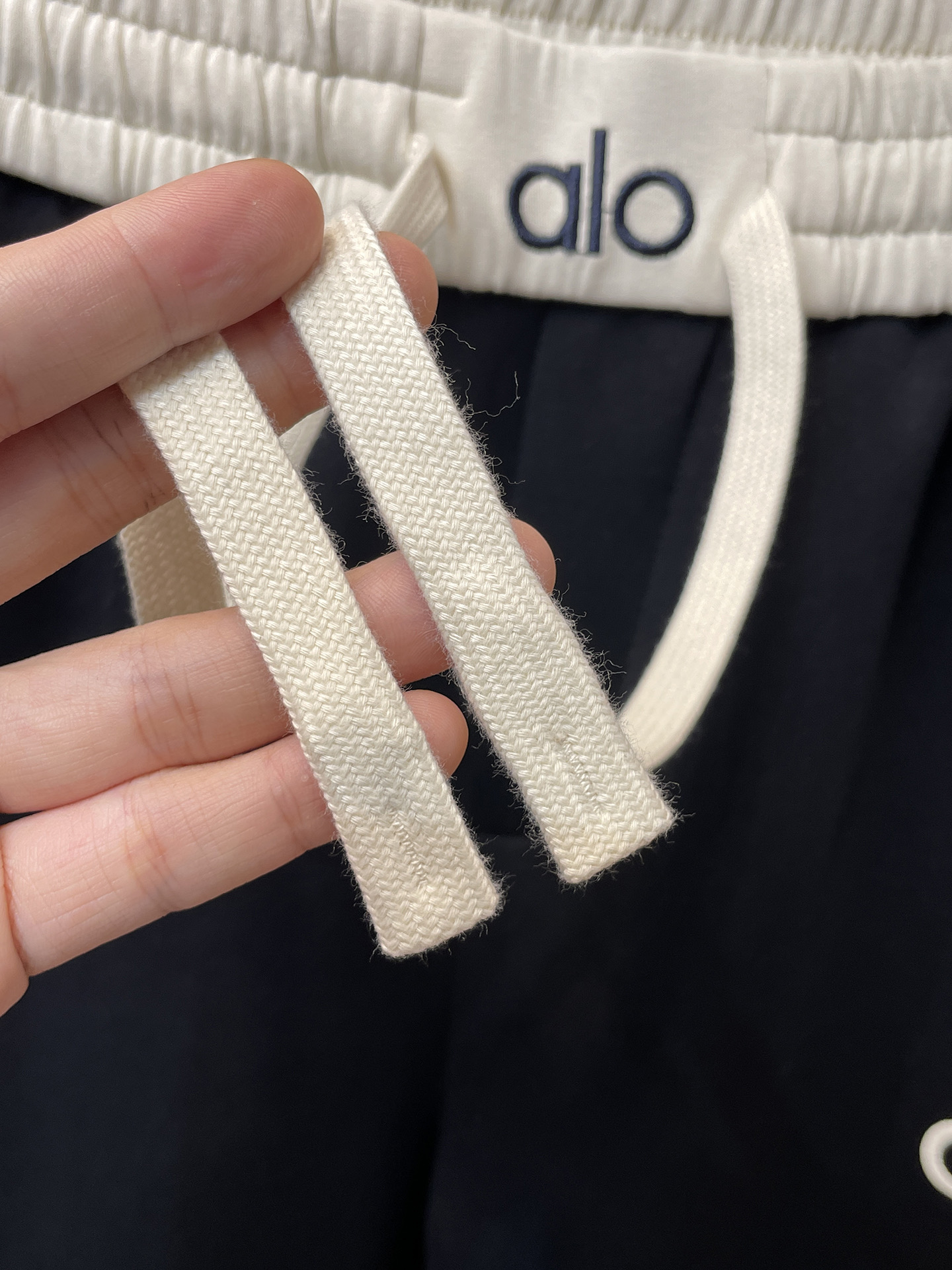 alo 顶级货品🐮 🆕2025秋冬新款休闲裤！官网同步发售。品牌经典LOGO休闲裤 ，定制面料，舒适度极