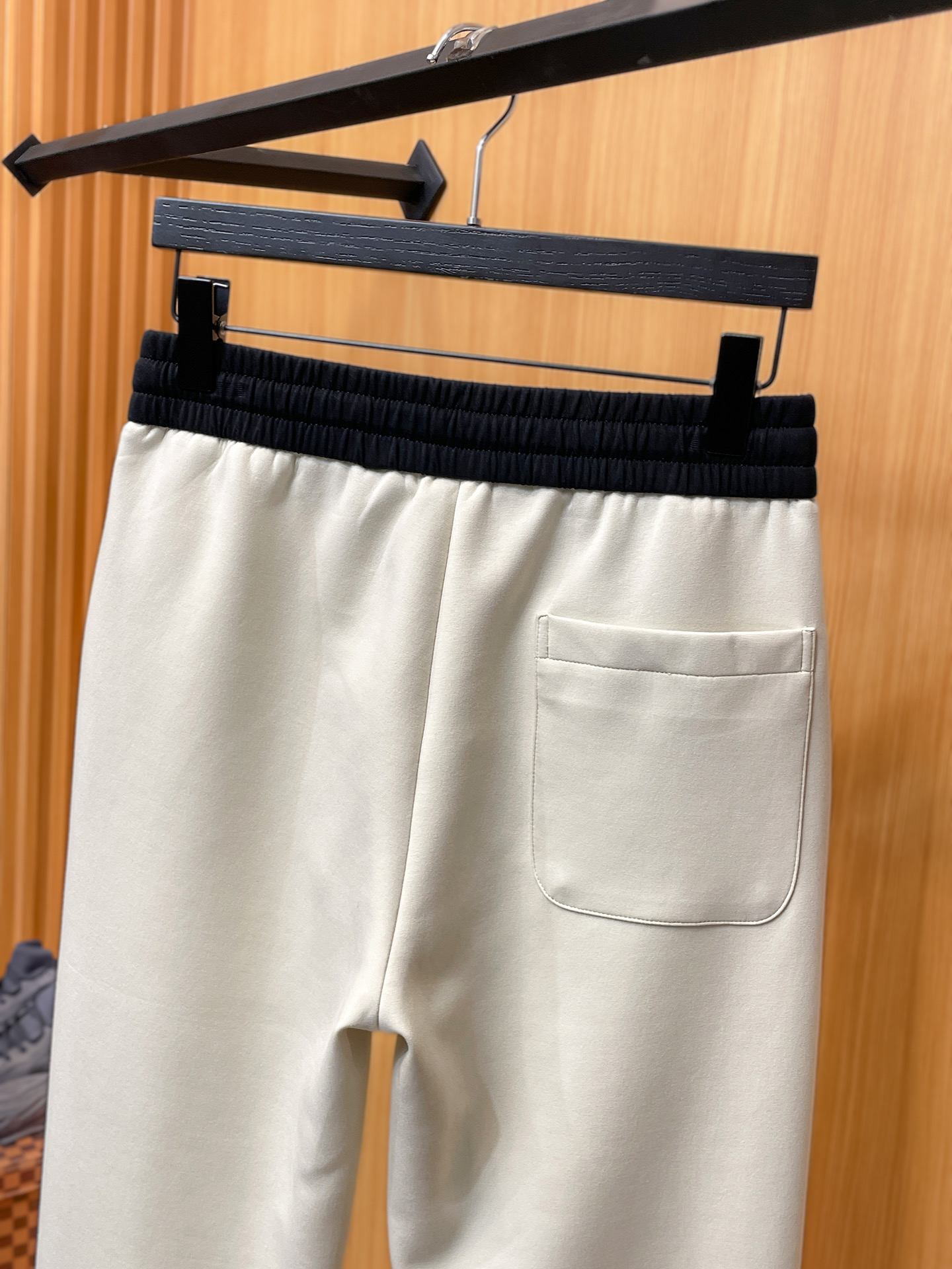 alo 顶级货品🐮 🆕2025秋冬新款休闲裤！官网同步发售。品牌经典LOGO休闲裤 ，定制面料，舒适度极