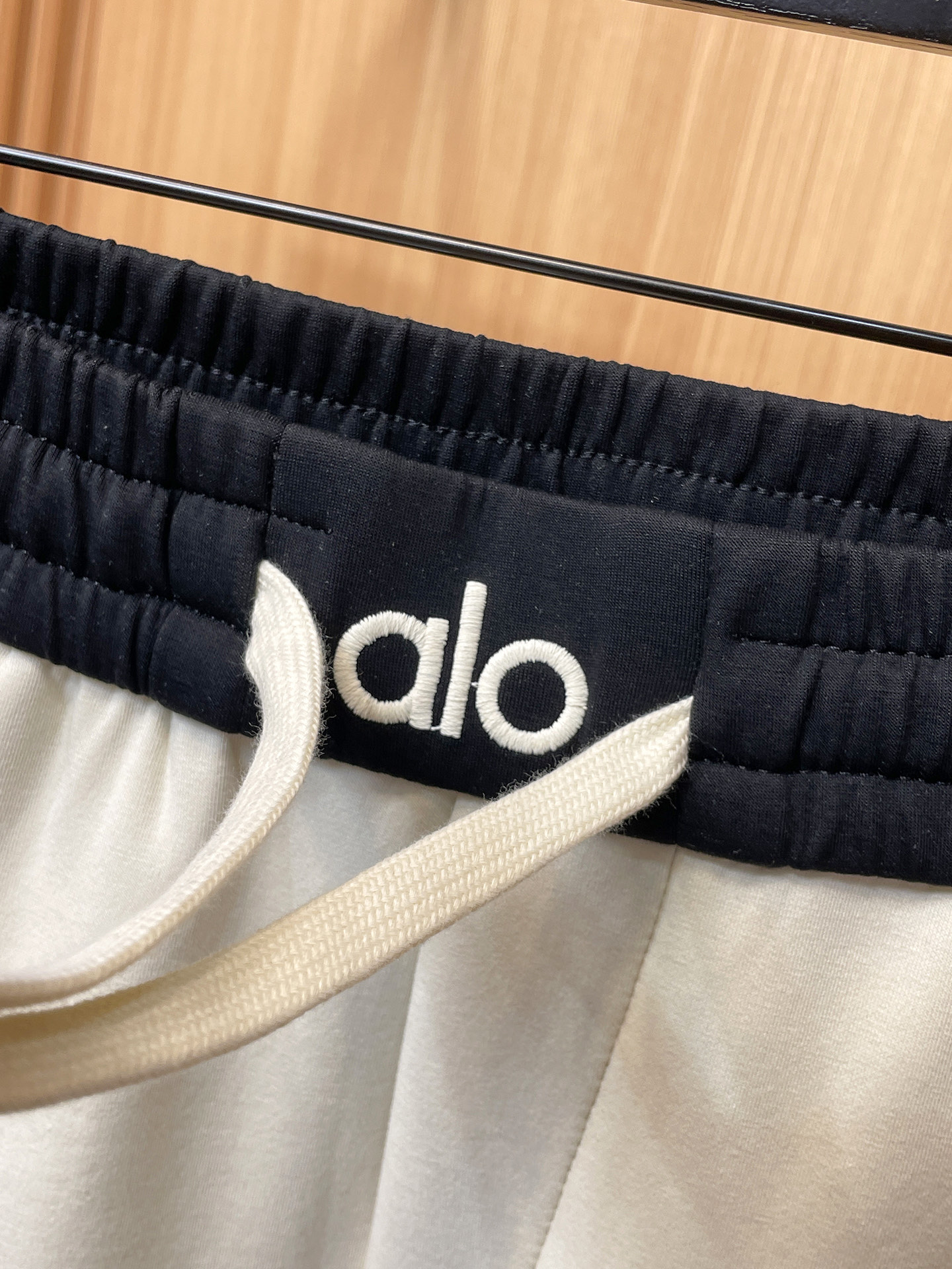 alo 顶级货品🐮 🆕2025秋冬新款休闲裤！官网同步发售。品牌经典LOGO休闲裤 ，定制面料，舒适度极