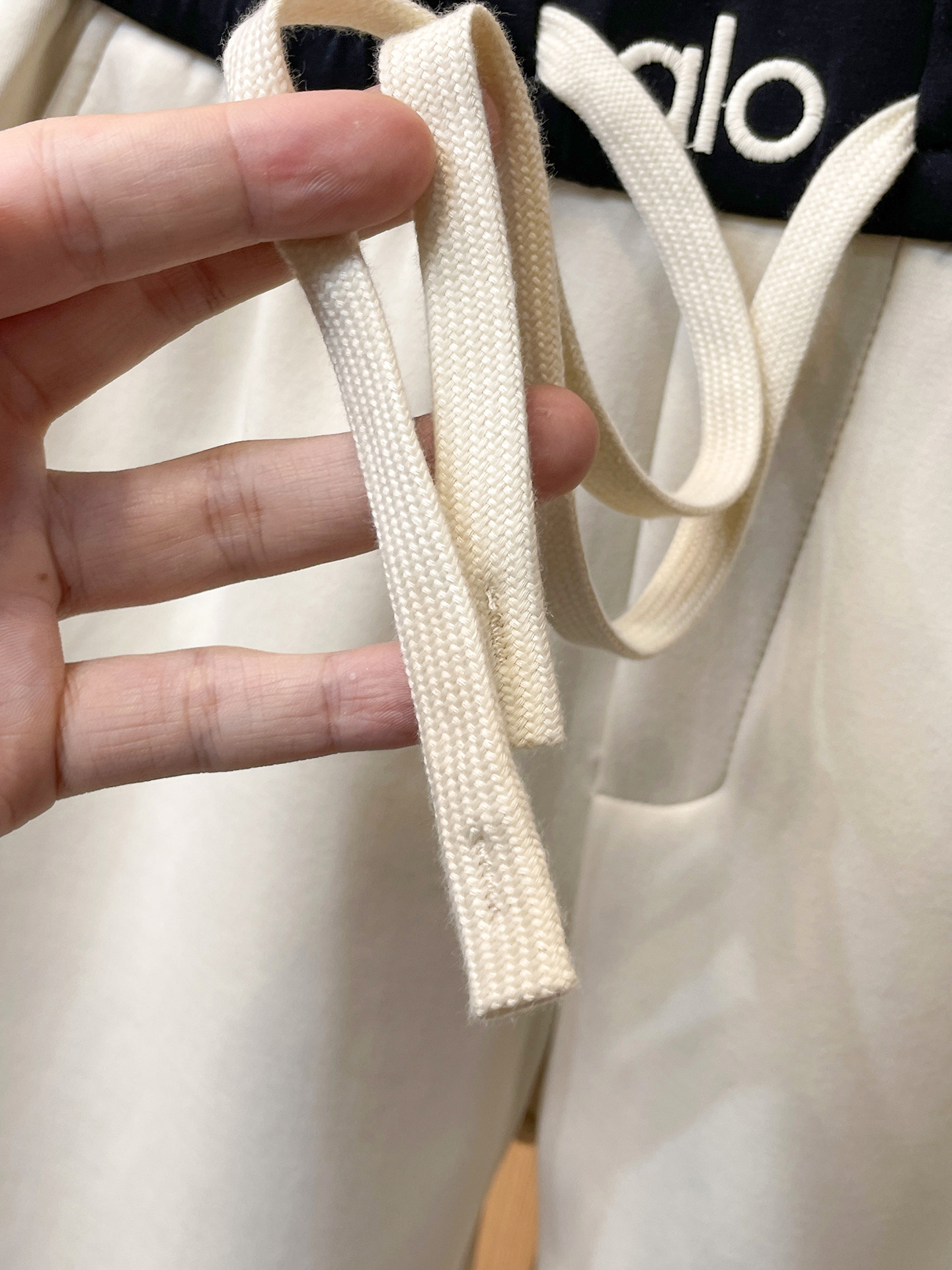 alo 顶级货品🐮 🆕2025秋冬新款休闲裤！官网同步发售。品牌经典LOGO休闲裤 ，定制面料，舒适度极