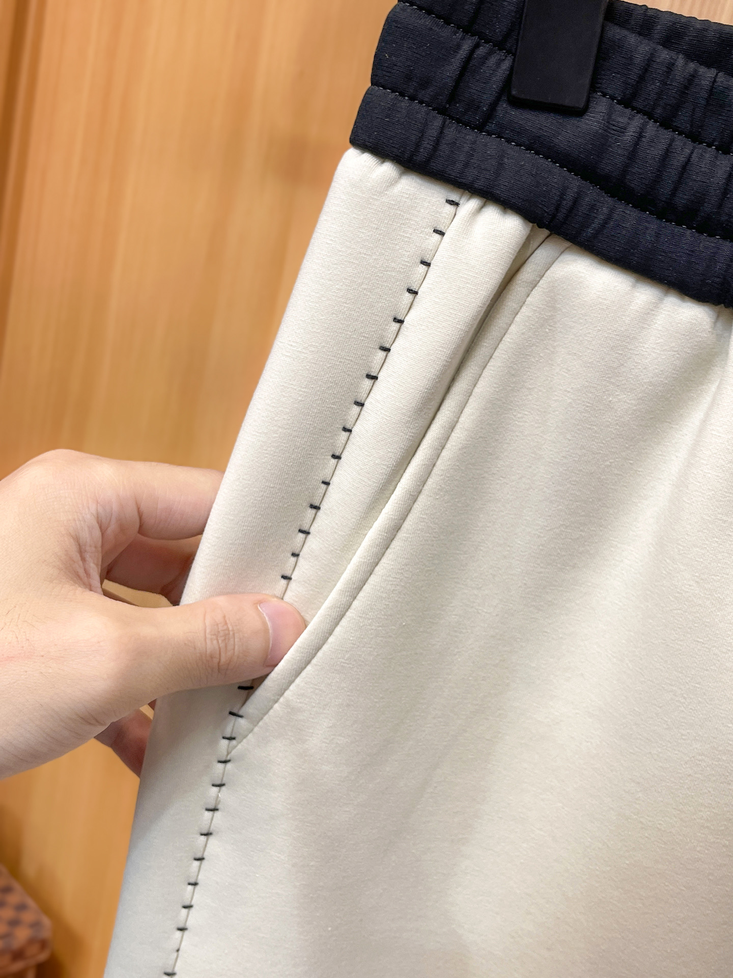 alo 顶级货品🐮 🆕2025秋冬新款休闲裤！官网同步发售。品牌经典LOGO休闲裤 ，定制面料，舒适度极