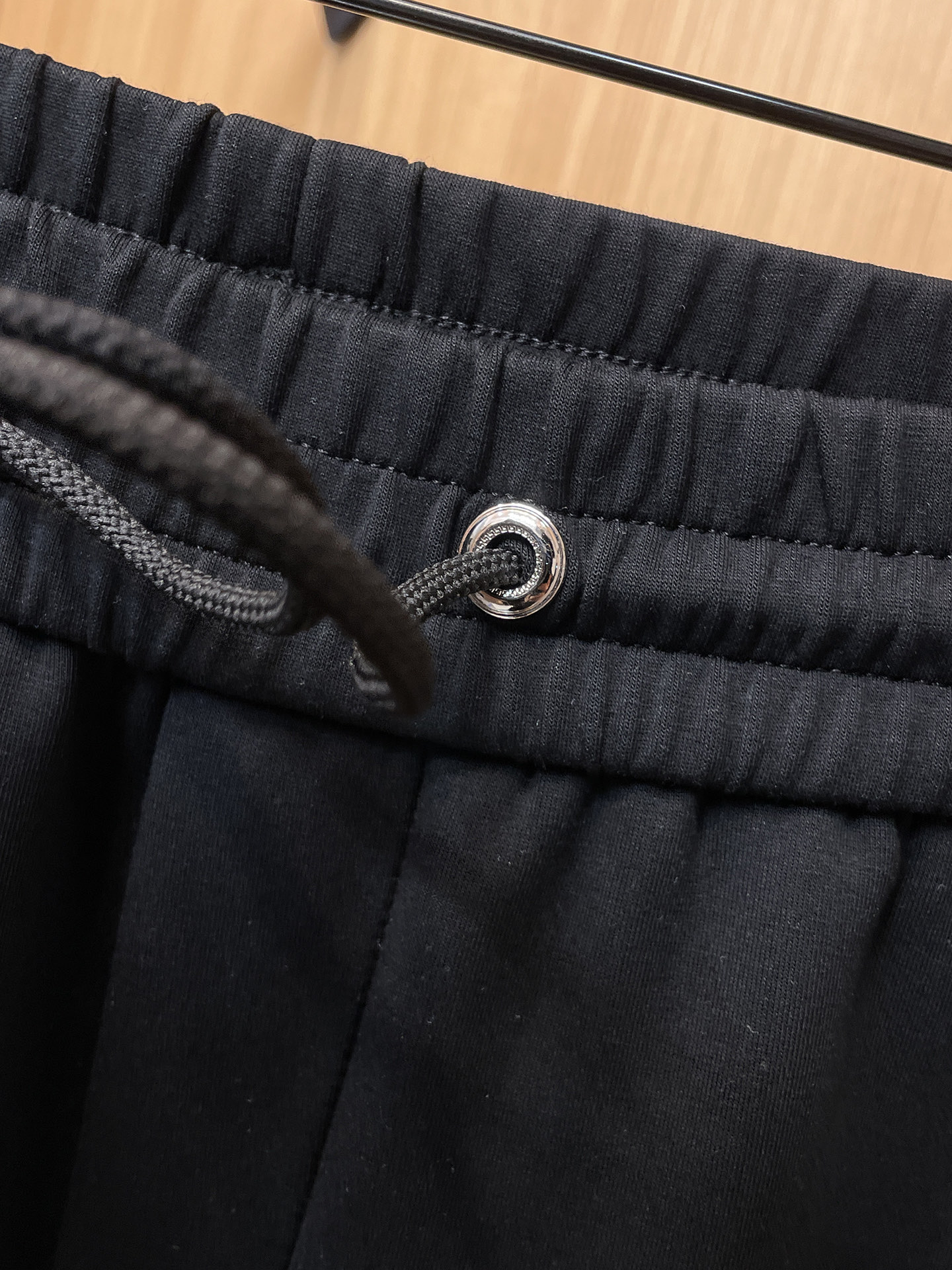 LV 顶级货品🐮 🆕2025秋冬新款休闲裤！官网同步发售。品牌经典LOGO休闲裤 ，定制面料，舒适度极好