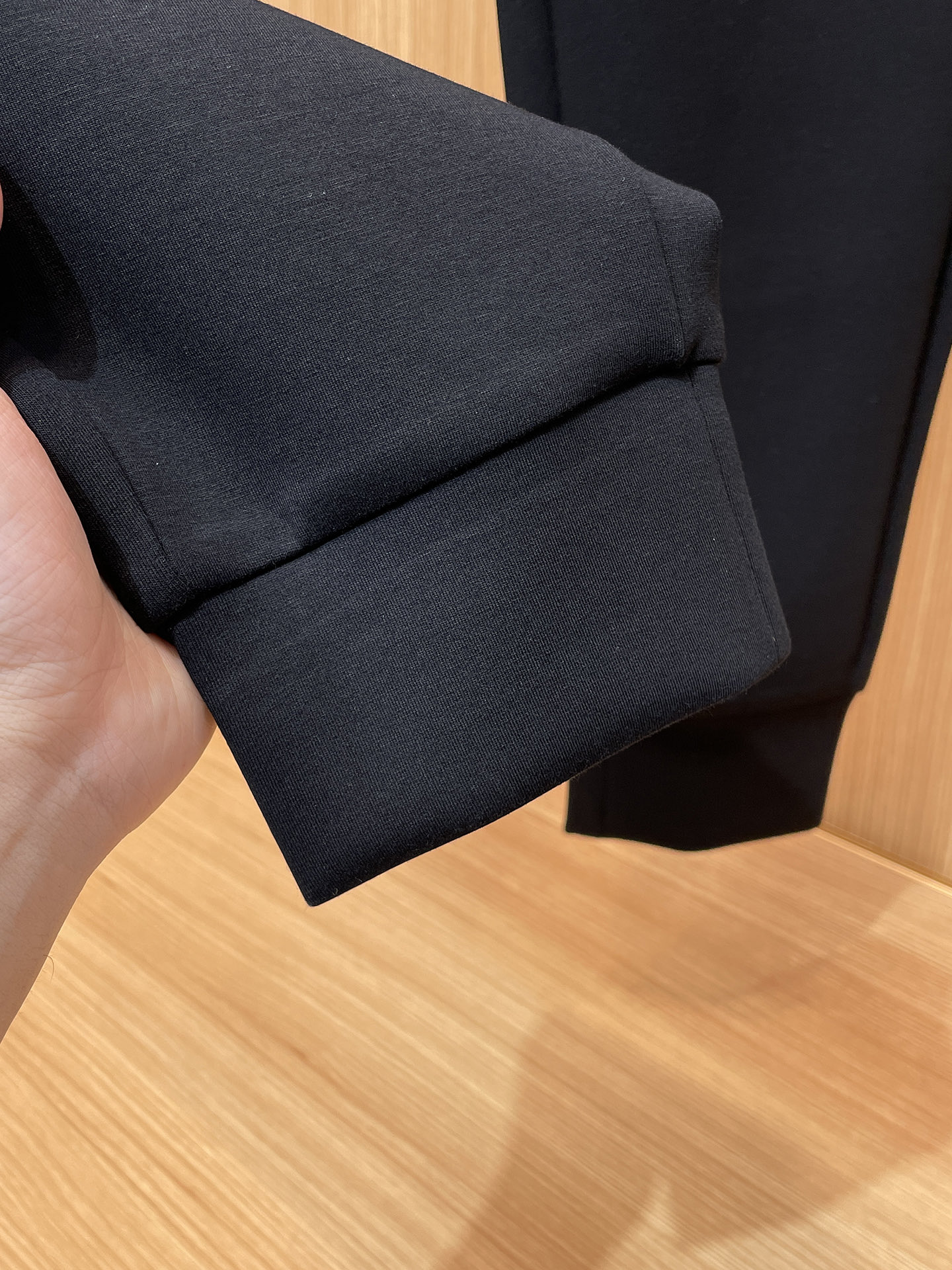 LV 顶级货品🐮 🆕2025秋冬新款休闲裤！官网同步发售。品牌经典LOGO休闲裤 ，定制面料，舒适度极好