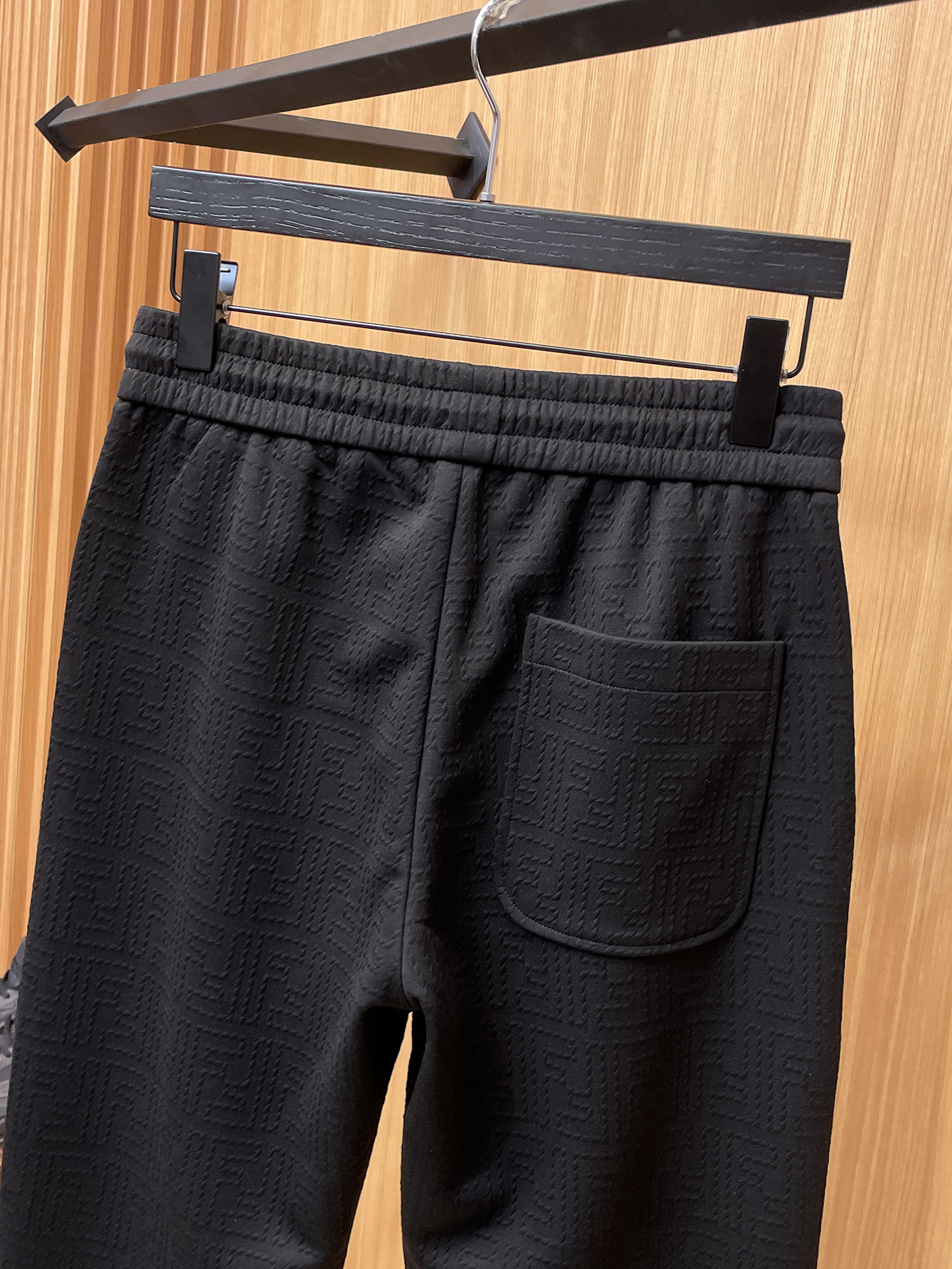 芬迪 顶级货品🐮 🆕2025秋冬新款休闲裤！官网同步发售。品牌经典LOGO休闲裤 ，定制面料，舒适度极好