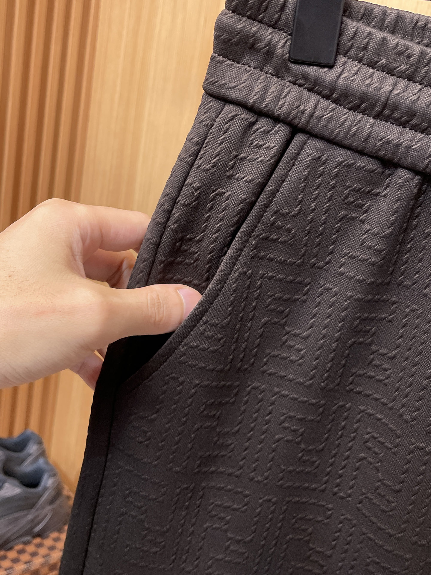 芬迪 顶级货品🐮 🆕2025秋冬新款休闲裤！官网同步发售。品牌经典LOGO休闲裤 ，定制面料，舒适度极好