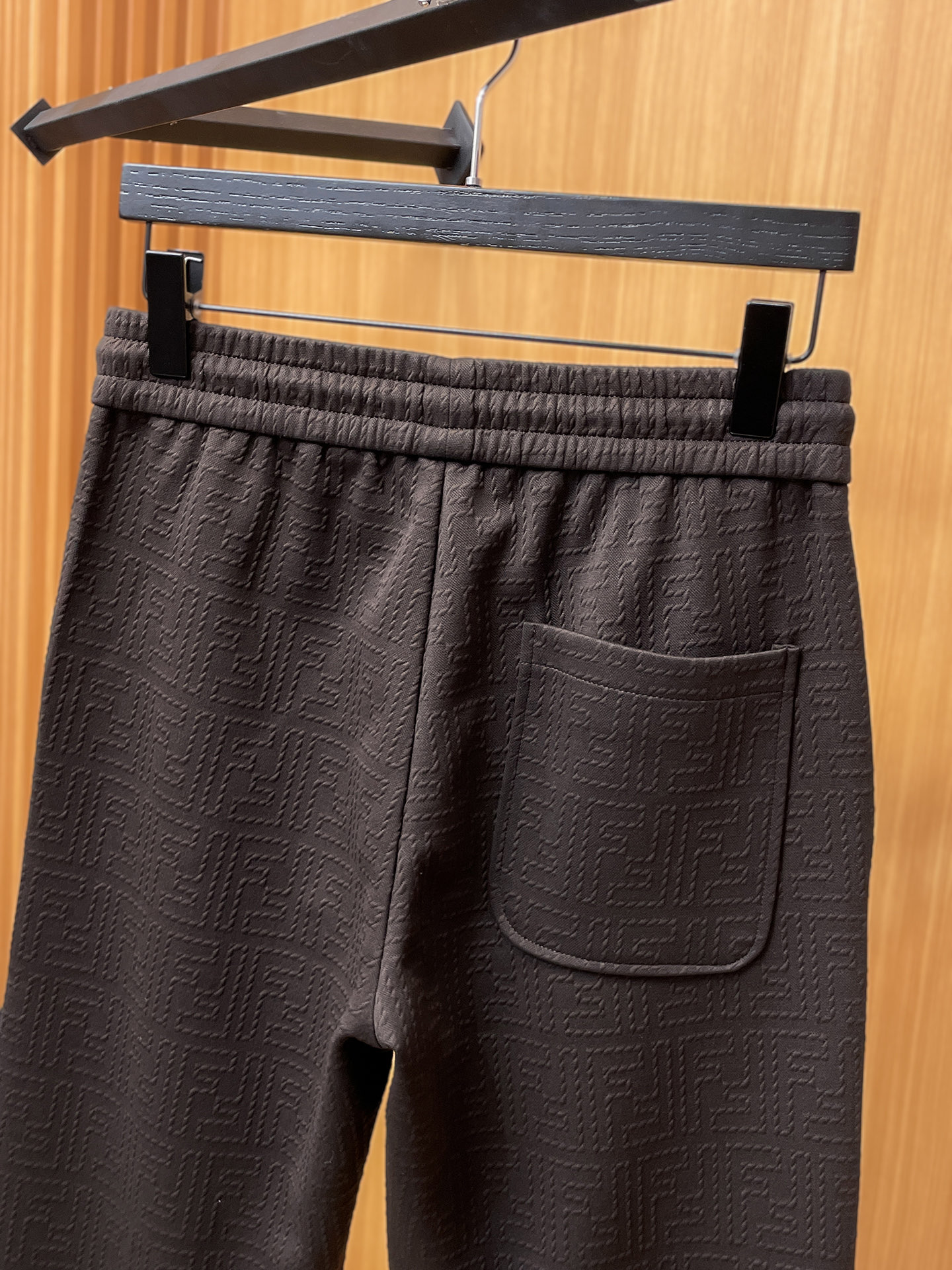 芬迪 顶级货品🐮 🆕2025秋冬新款休闲裤！官网同步发售。品牌经典LOGO休闲裤 ，定制面料，舒适度极好