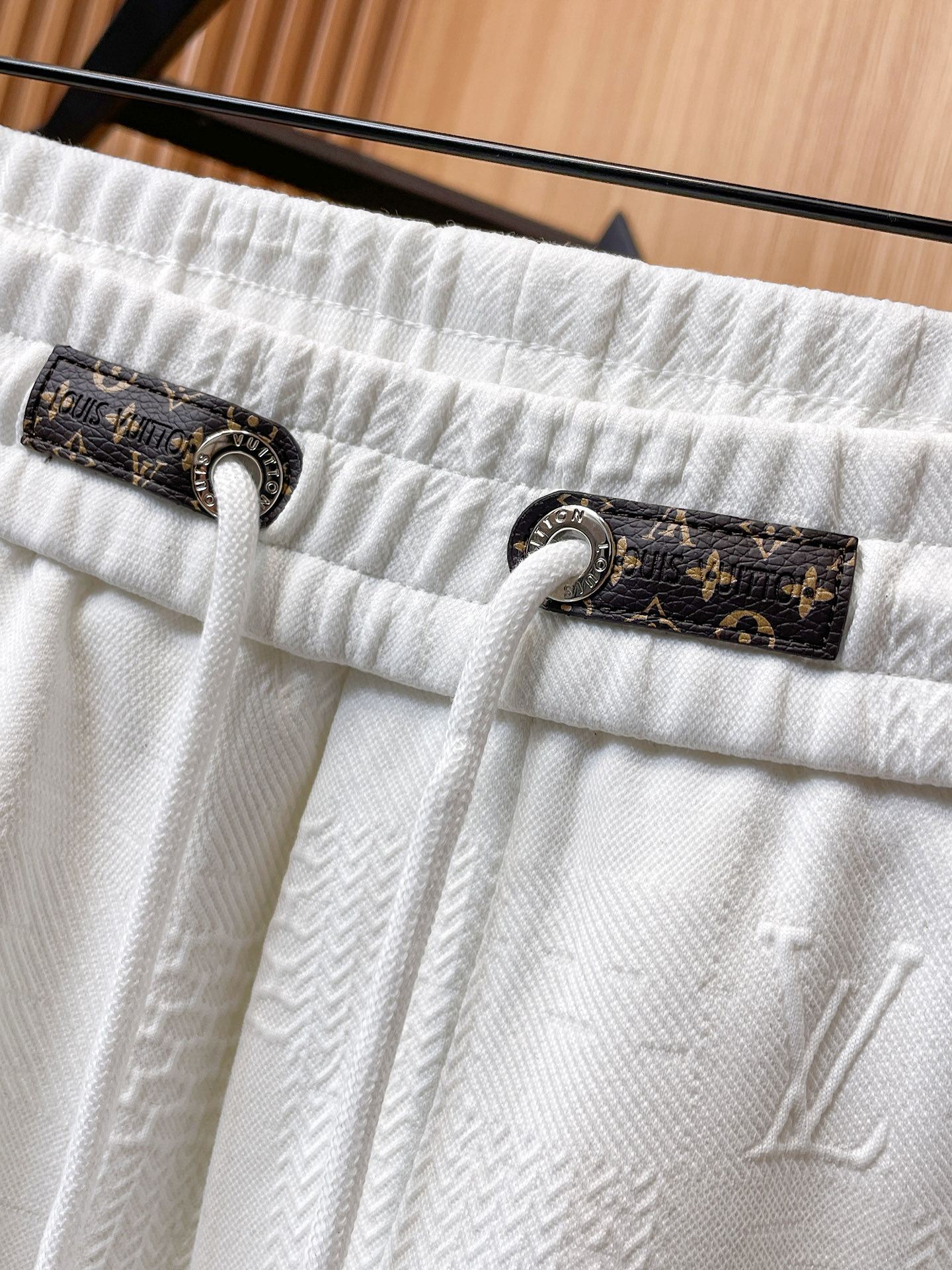 LV 顶级货品🐮 🆕2025秋冬新款休闲裤！官网同步发售。品牌经典LOGO休闲裤 ，定制面料，舒适度极好