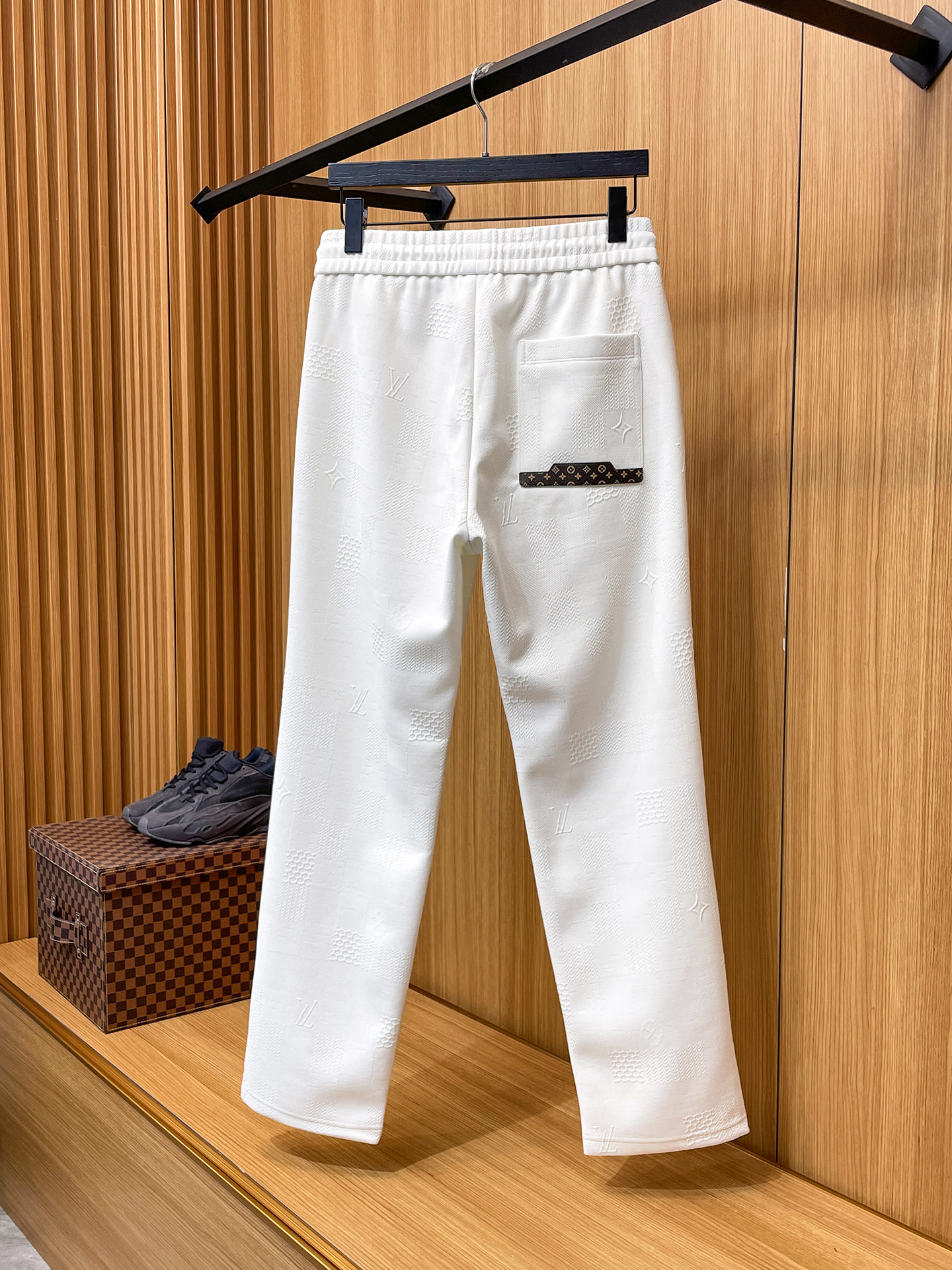 LV 顶级货品🐮 🆕2025秋冬新款休闲裤！官网同步发售。品牌经典LOGO休闲裤 ，定制面料，舒适度极好