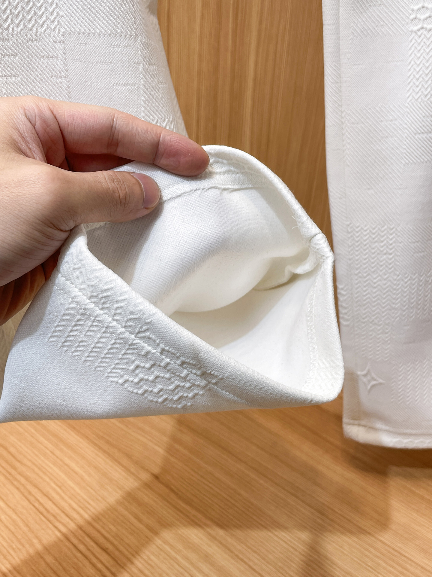 LV 顶级货品🐮 🆕2025秋冬新款休闲裤！官网同步发售。品牌经典LOGO休闲裤 ，定制面料，舒适度极好