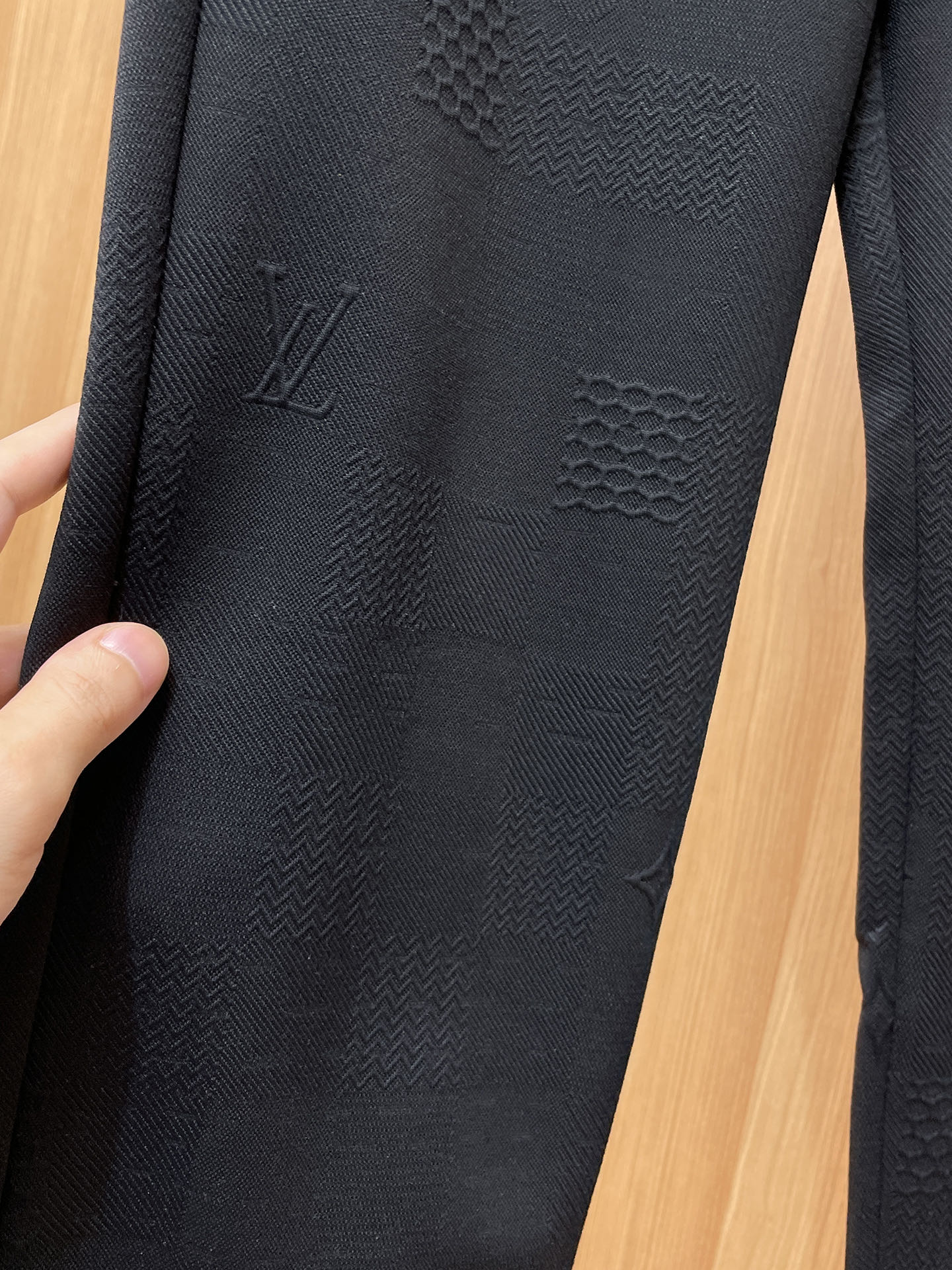 LV 顶级货品🐮 🆕2025秋冬新款休闲裤！官网同步发售。品牌经典LOGO休闲裤 ，定制面料，舒适度极好