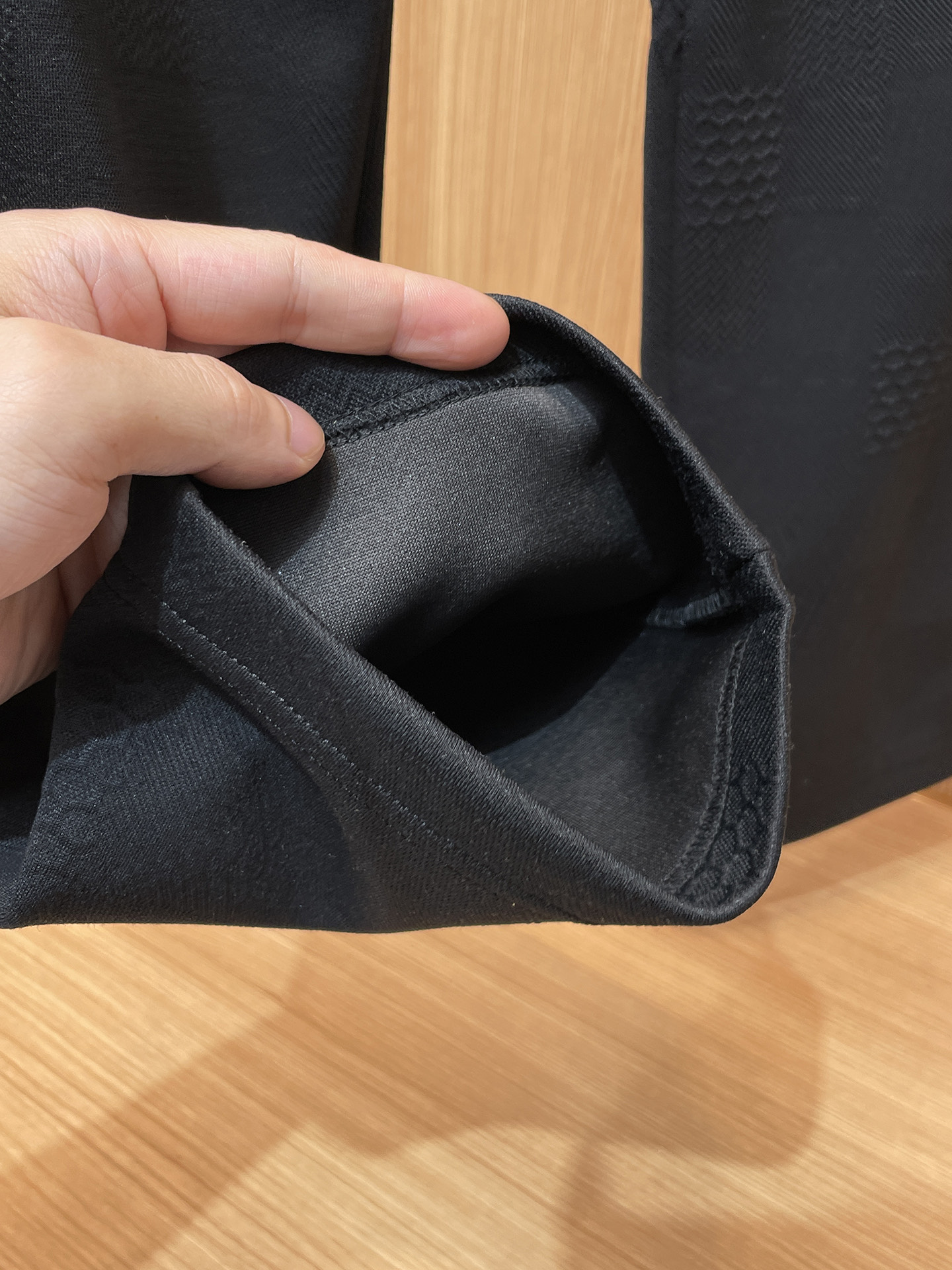 LV 顶级货品🐮 🆕2025秋冬新款休闲裤！官网同步发售。品牌经典LOGO休闲裤 ，定制面料，舒适度极好