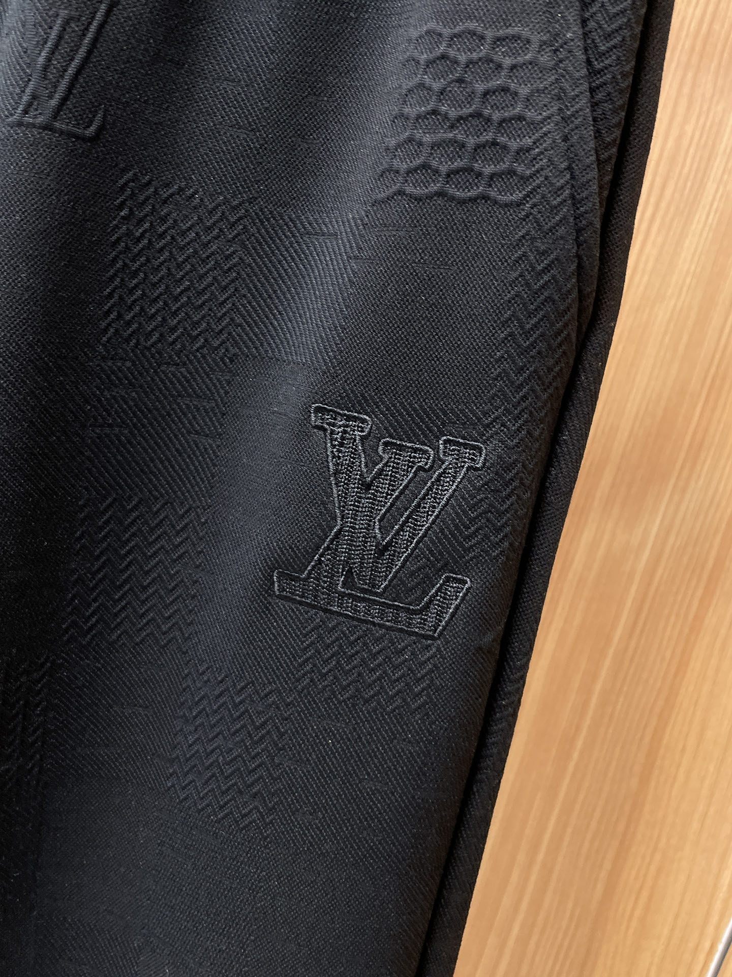 LV 顶级货品🐮 🆕2025秋冬新款休闲裤！官网同步发售。品牌经典LOGO休闲裤 ，定制面料，舒适度极好