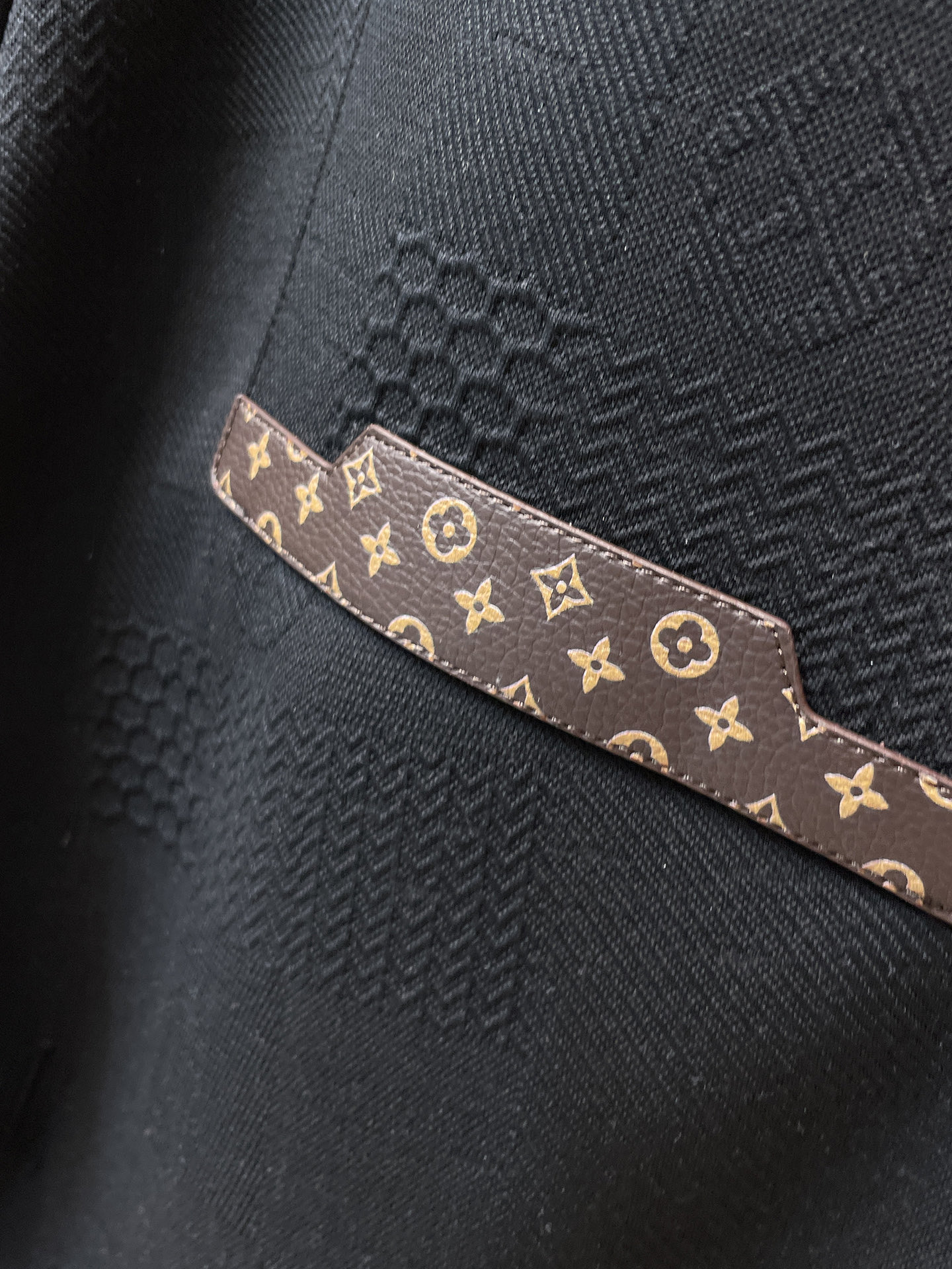 LV 顶级货品🐮 🆕2025秋冬新款休闲裤！官网同步发售。品牌经典LOGO休闲裤 ，定制面料，舒适度极好