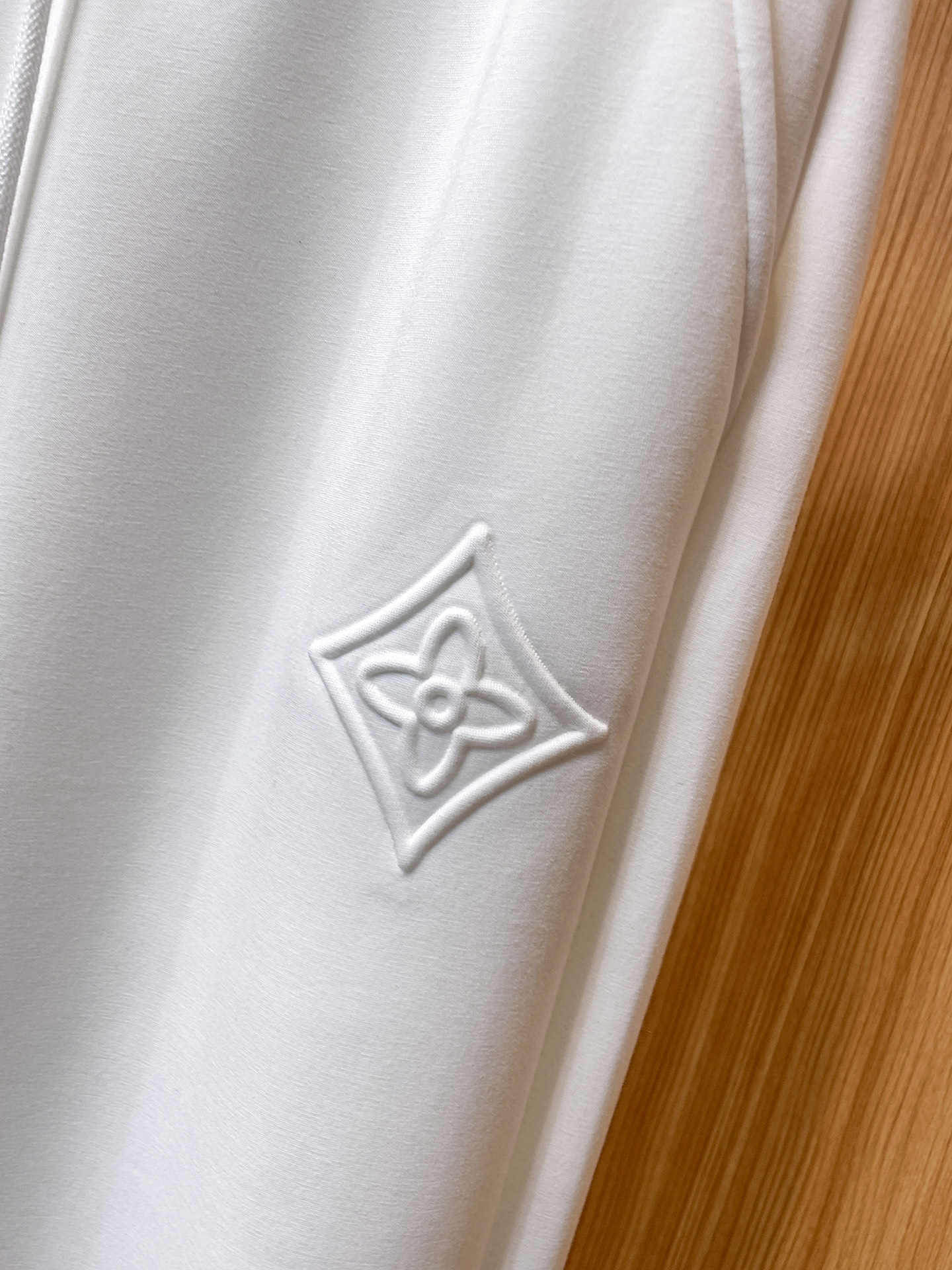 LV 顶级货品🐮 🆕2025秋冬新款休闲裤！官网同步发售。品牌经典LOGO休闲裤 ，定制面料，舒适度极好