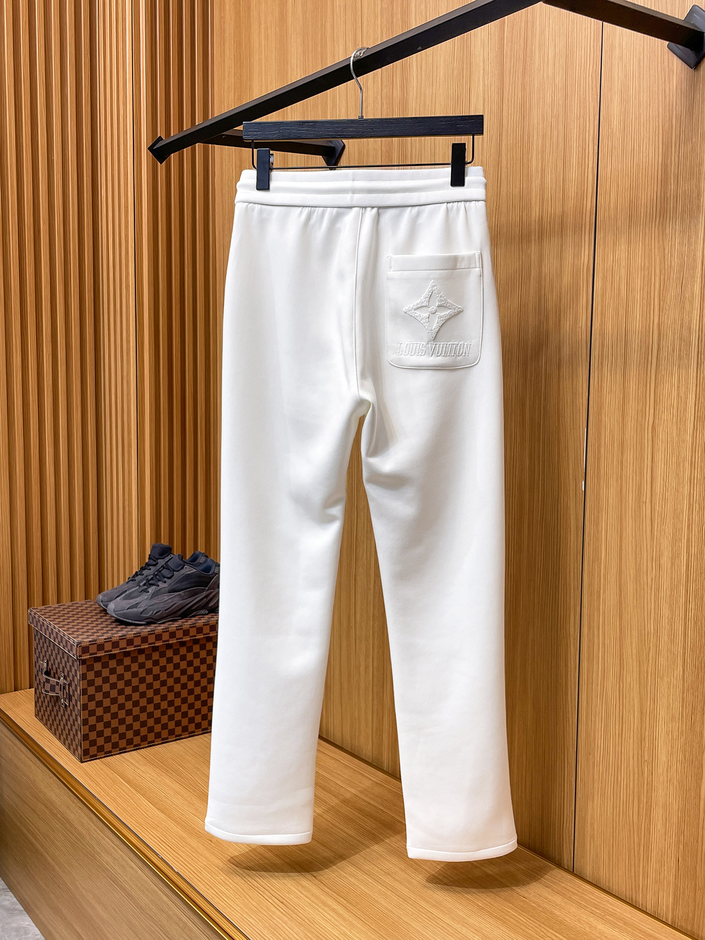 LV 顶级货品🐮 🆕2025秋冬新款休闲裤！官网同步发售。品牌经典LOGO休闲裤 ，定制面料，舒适度极好