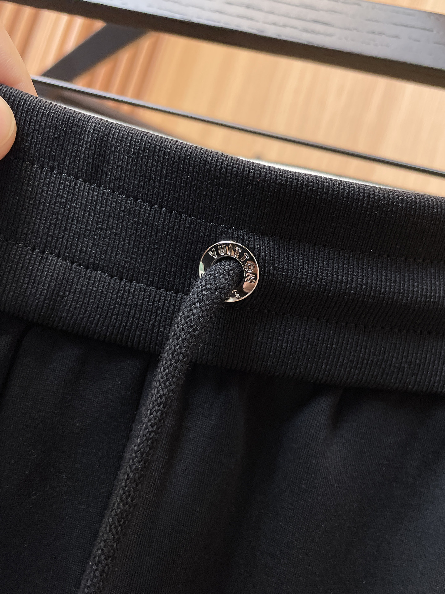 LV 顶级货品🐮 🆕2025秋冬新款休闲裤！官网同步发售。品牌经典LOGO休闲裤 ，定制面料，舒适度极好