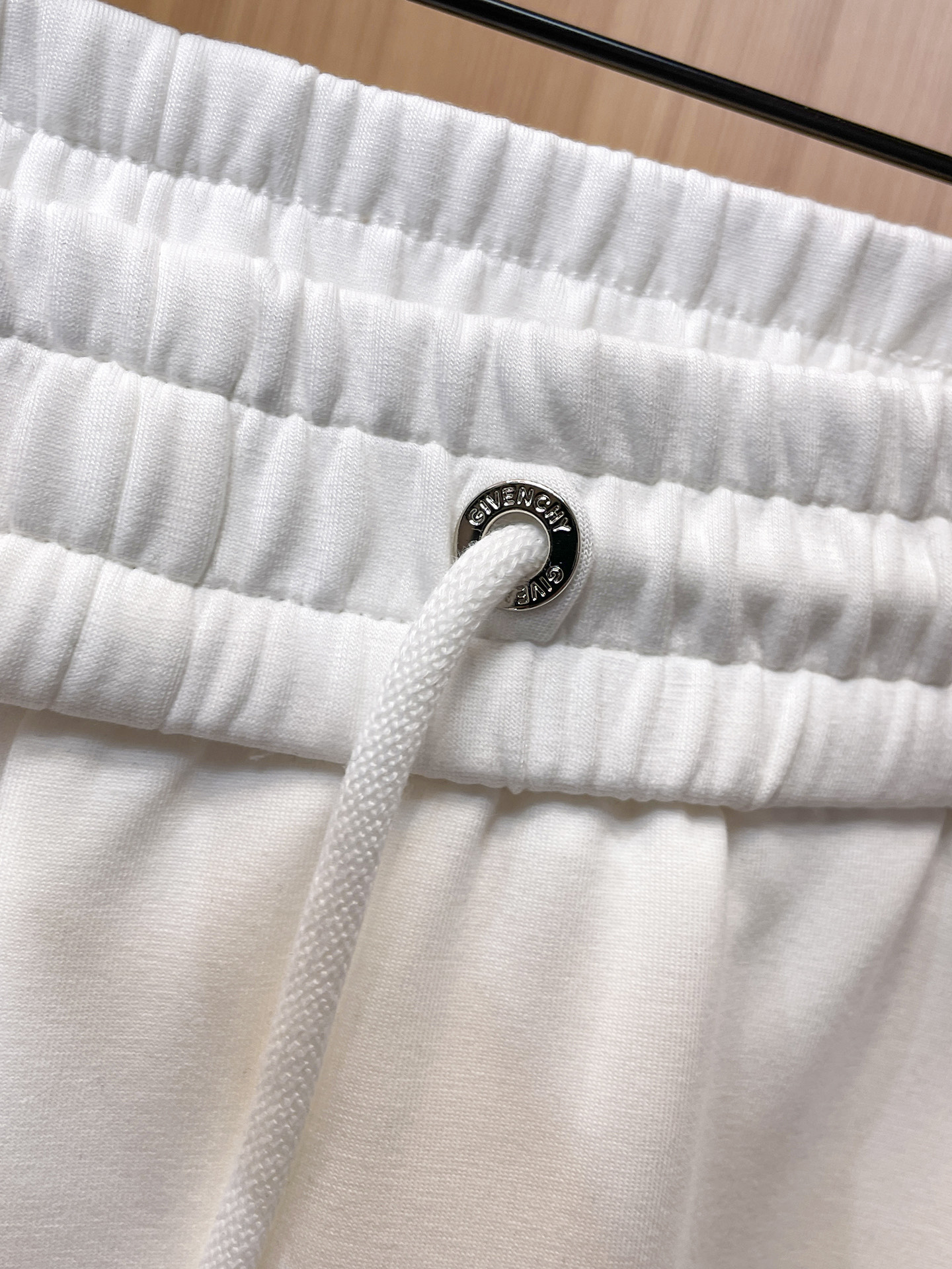 纪梵希 顶级货品🐮 🆕2025秋冬新款休闲裤！官网同步发售。品牌经典LOGO休闲裤 ，定制面料，舒适度极