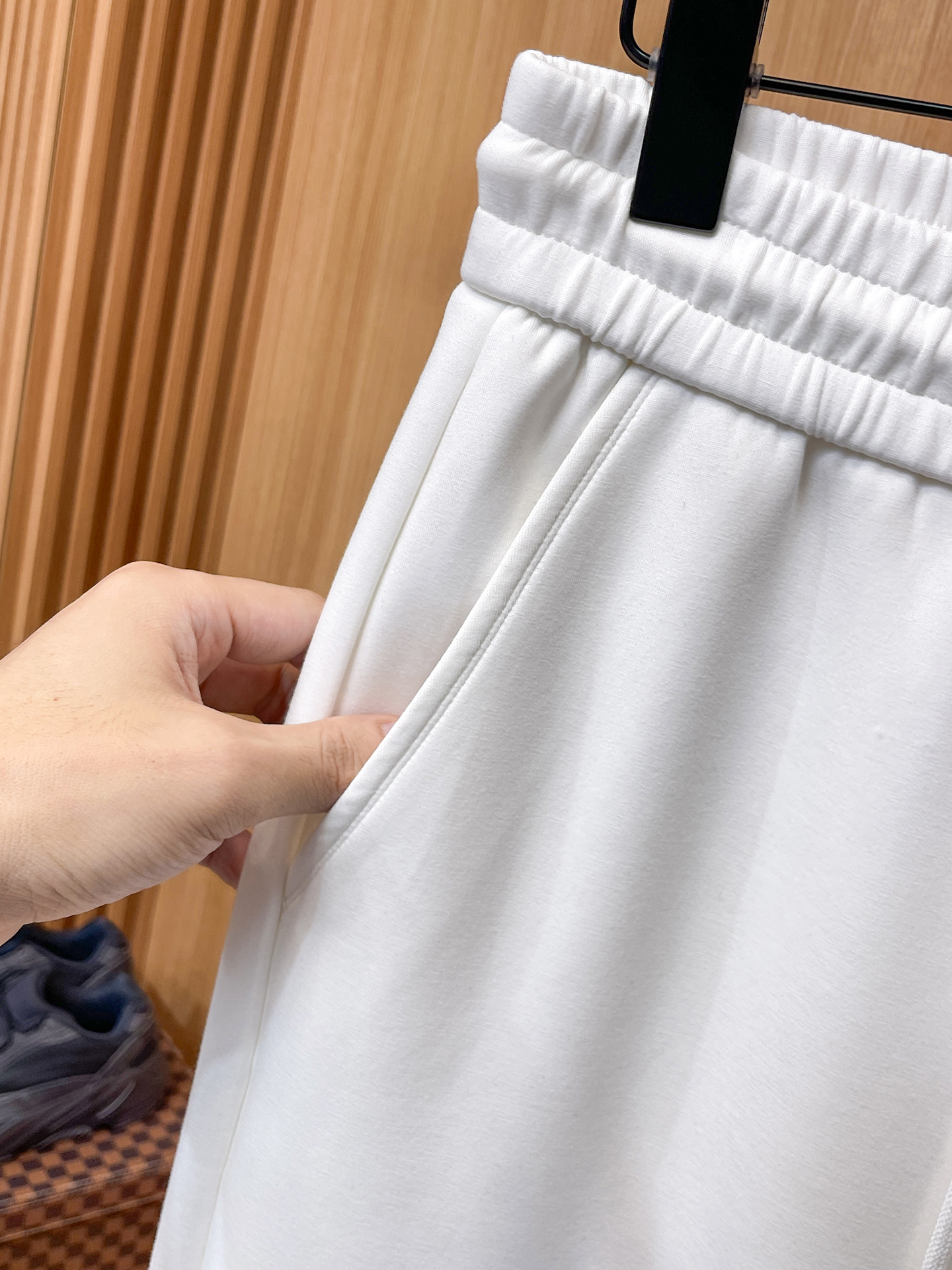 纪梵希 顶级货品🐮 🆕2025秋冬新款休闲裤！官网同步发售。品牌经典LOGO休闲裤 ，定制面料，舒适度极