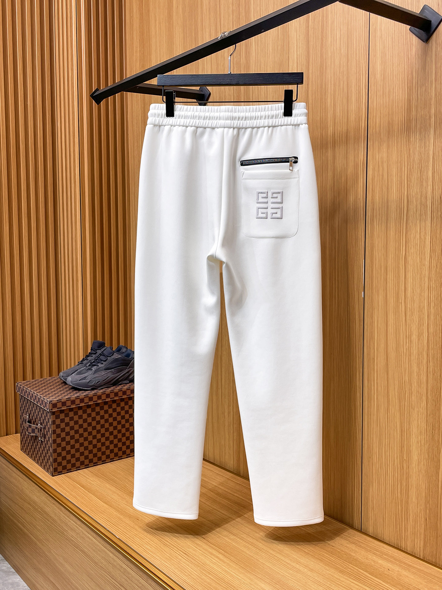 纪梵希 顶级货品🐮 🆕2025秋冬新款休闲裤！官网同步发售。品牌经典LOGO休闲裤 ，定制面料，舒适度极