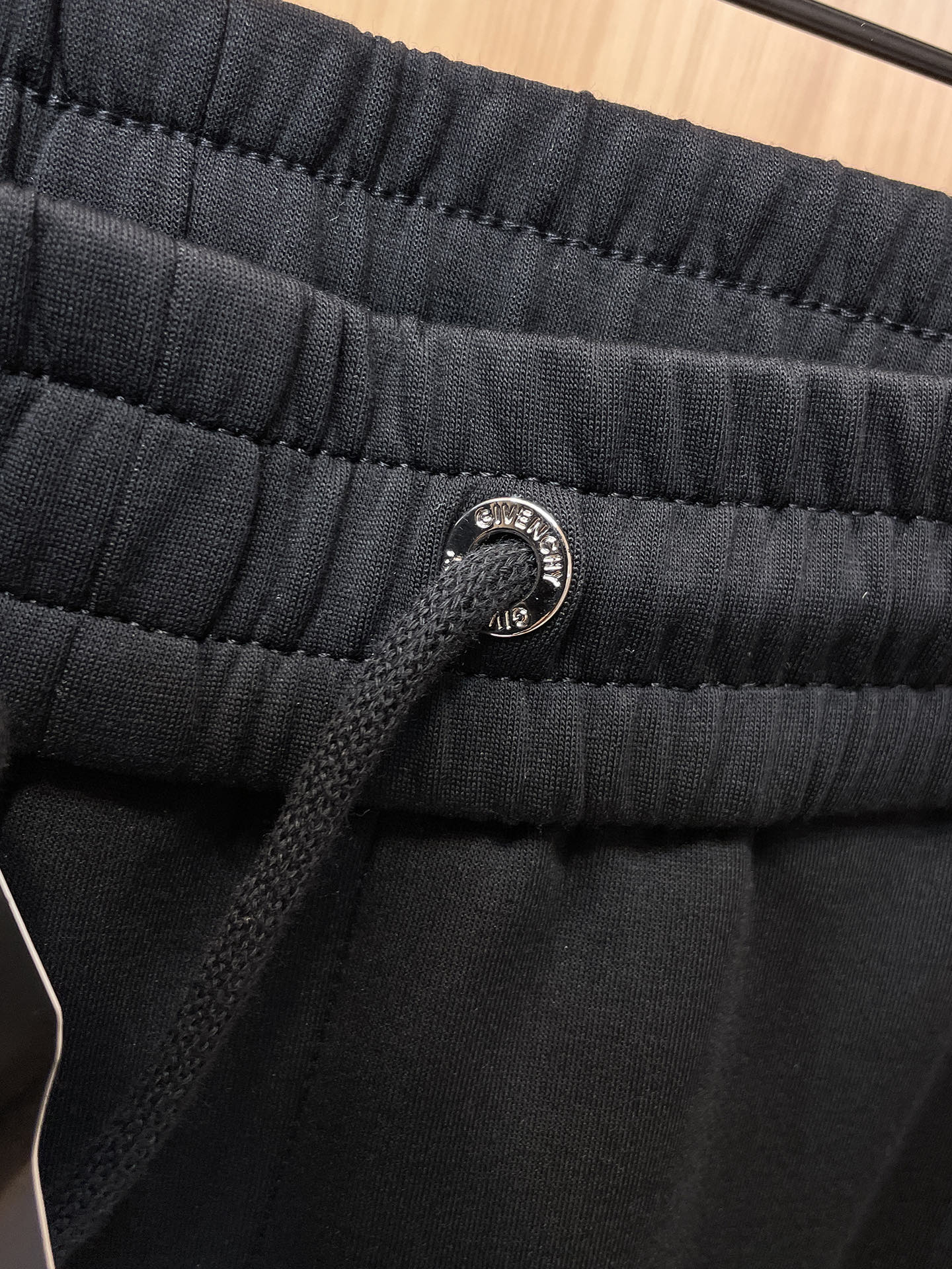 纪梵希 顶级货品🐮 🆕2025秋冬新款休闲裤！官网同步发售。品牌经典LOGO休闲裤 ，定制面料，舒适度极