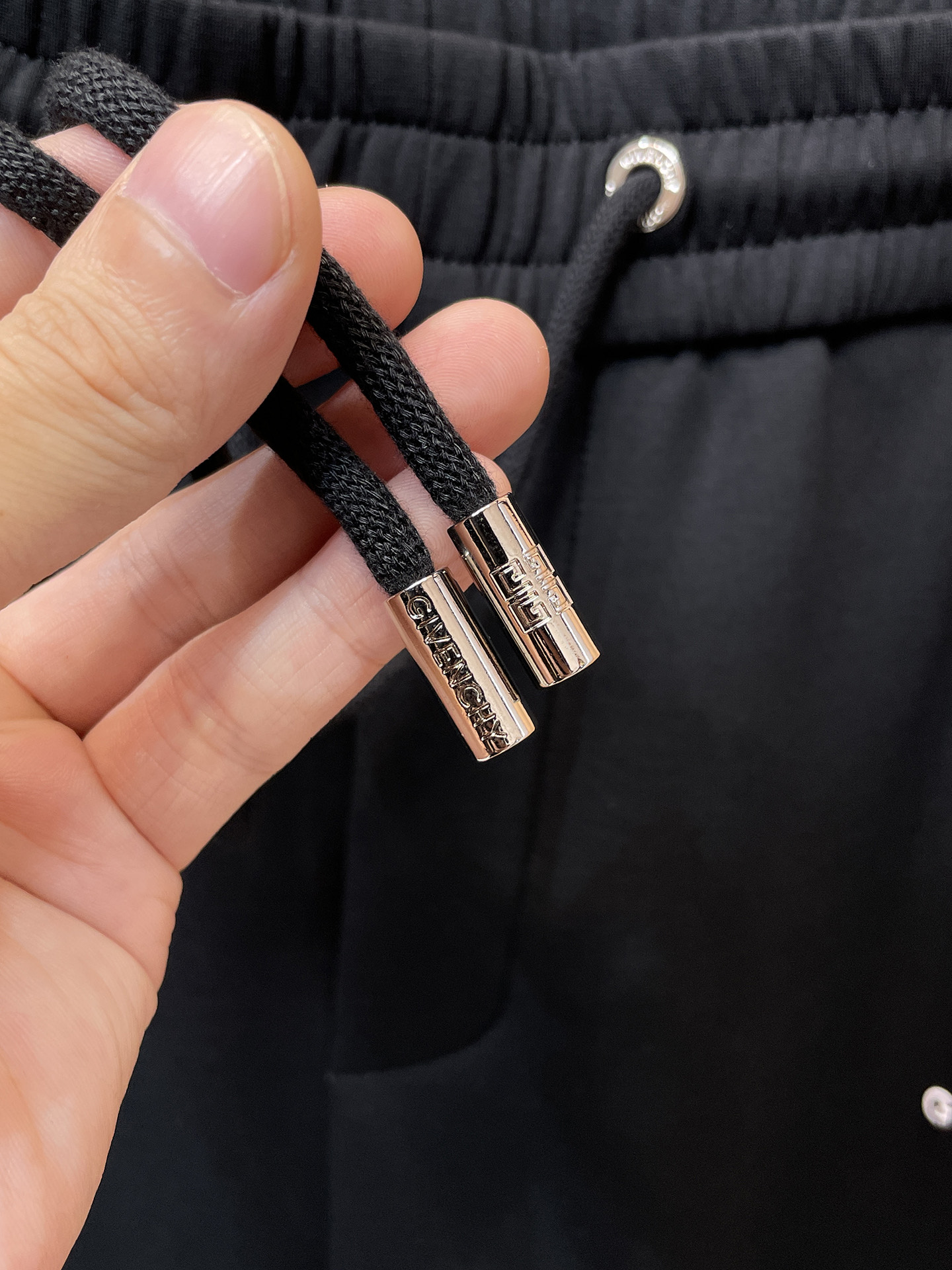 纪梵希 顶级货品🐮 🆕2025秋冬新款休闲裤！官网同步发售。品牌经典LOGO休闲裤 ，定制面料，舒适度极