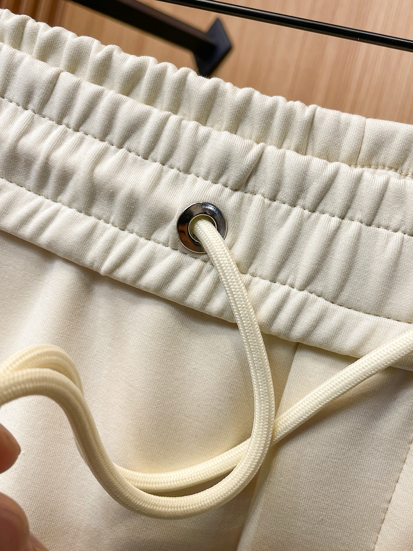 普拉达 顶级货品🐮 🆕2025秋冬新款休闲裤！官网同步发售。品牌经典LOGO休闲裤 ，定制面料，舒适度极