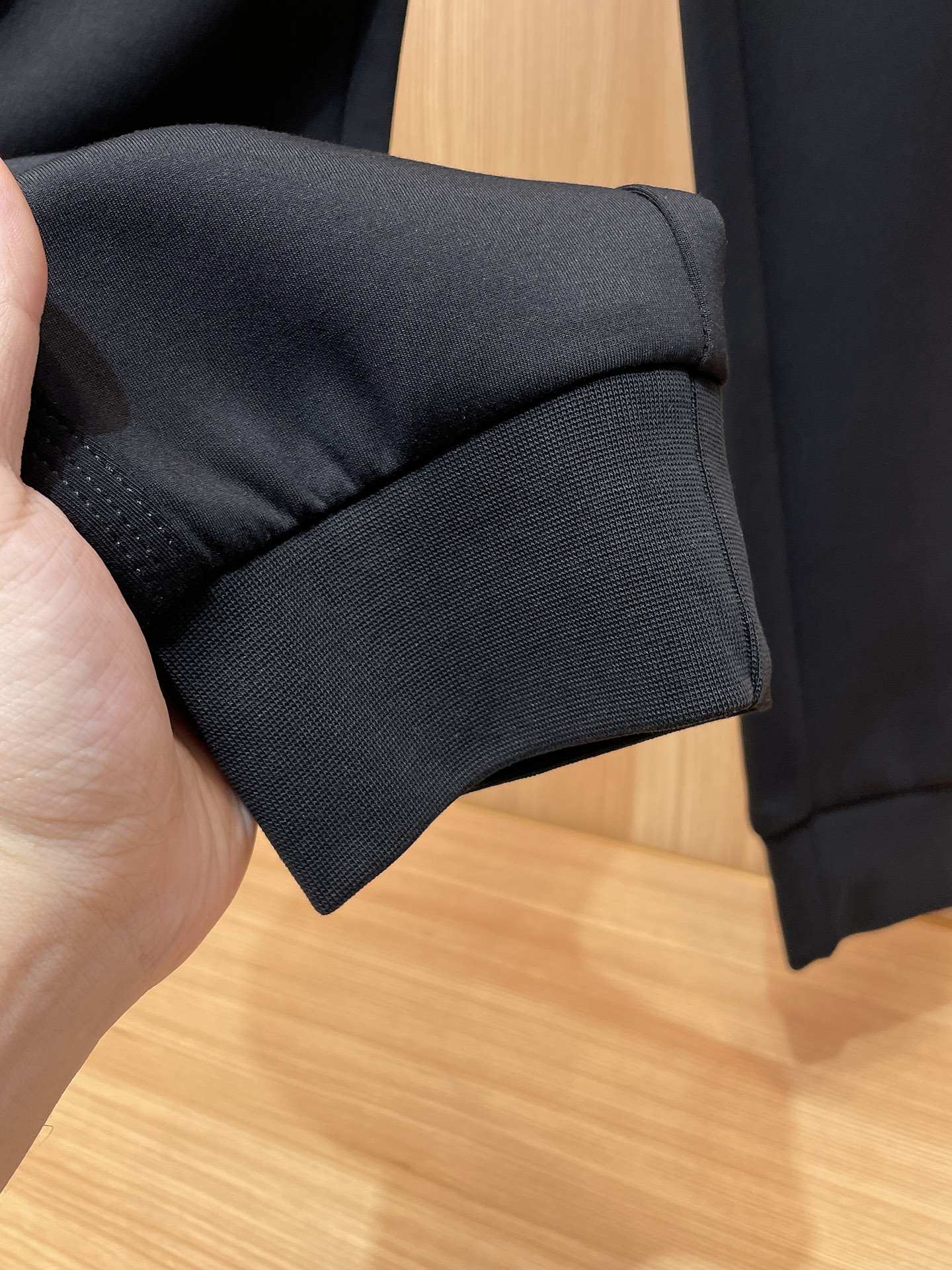 普拉达 顶级货品🐮 🆕2025秋冬新款休闲裤！官网同步发售。品牌经典LOGO休闲裤 ，定制面料，舒适度极