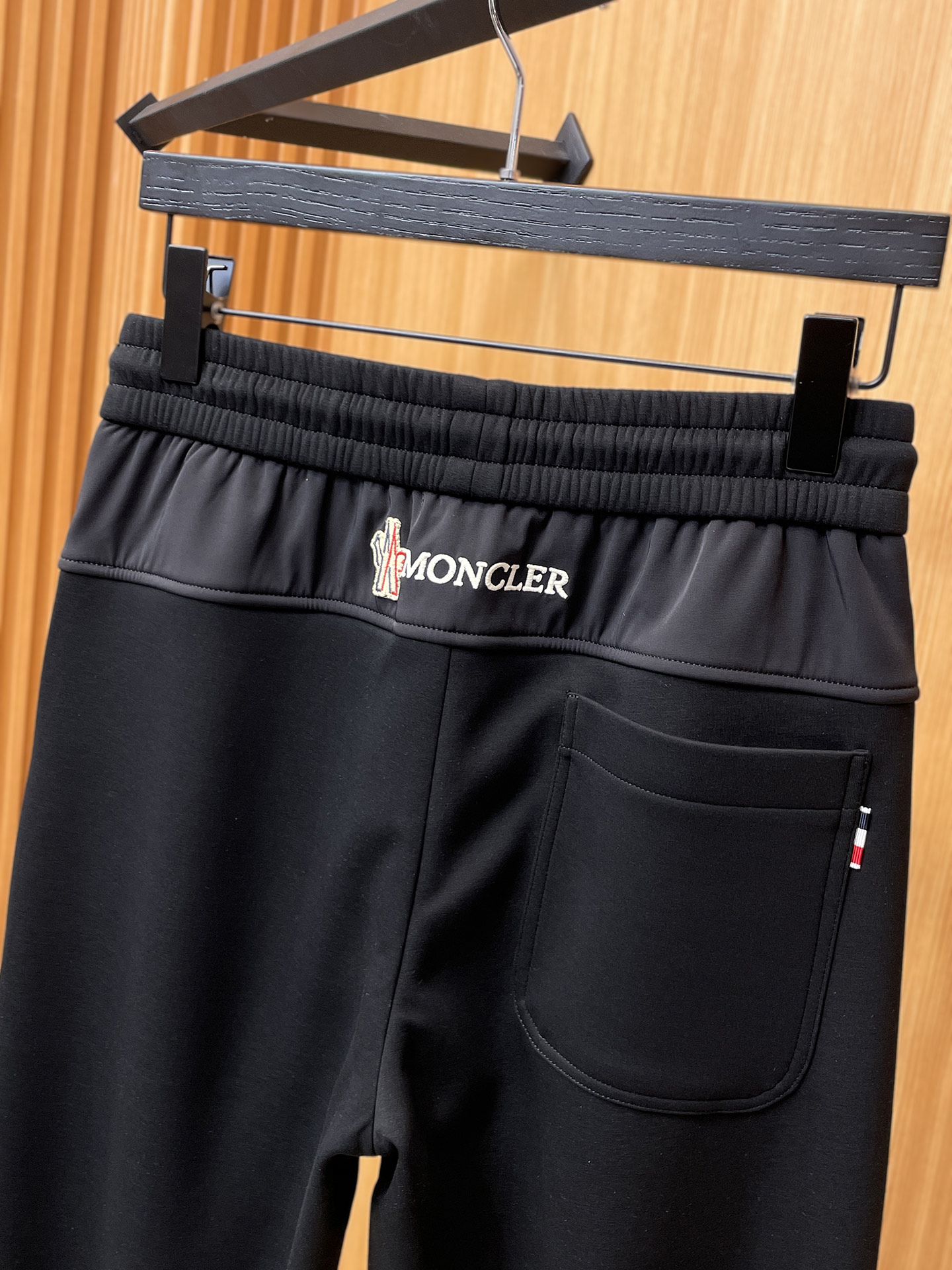 蒙口 顶级货品🐮 🆕2025秋冬新款休闲裤！官网同步发售。品牌经典LOGO休闲裤 ，定制面料，舒适度极好