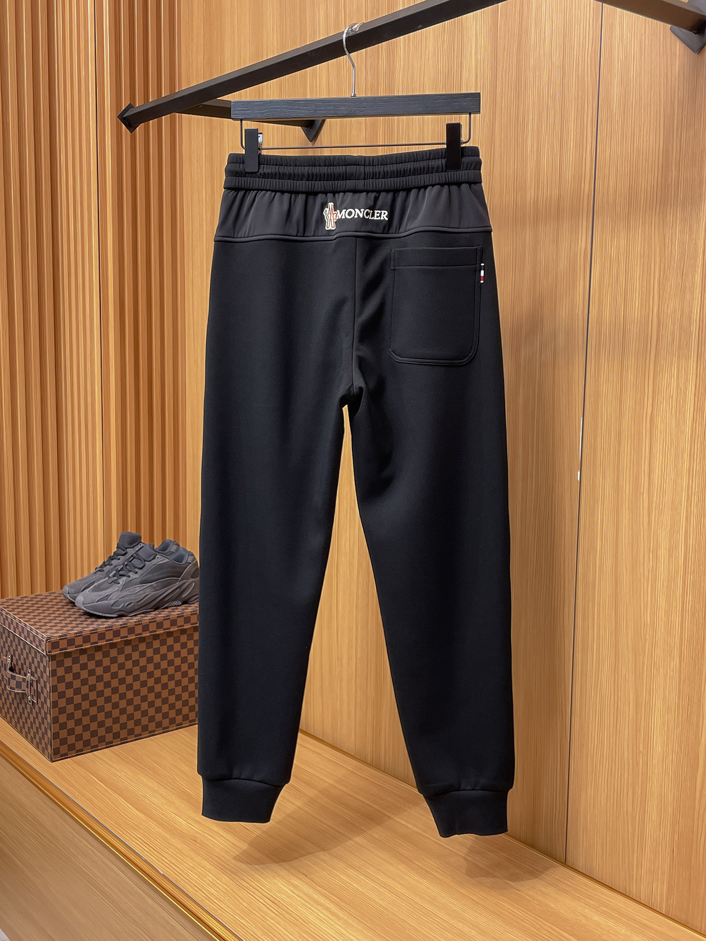 蒙口 顶级货品🐮 🆕2025秋冬新款休闲裤！官网同步发售。品牌经典LOGO休闲裤 ，定制面料，舒适度极好