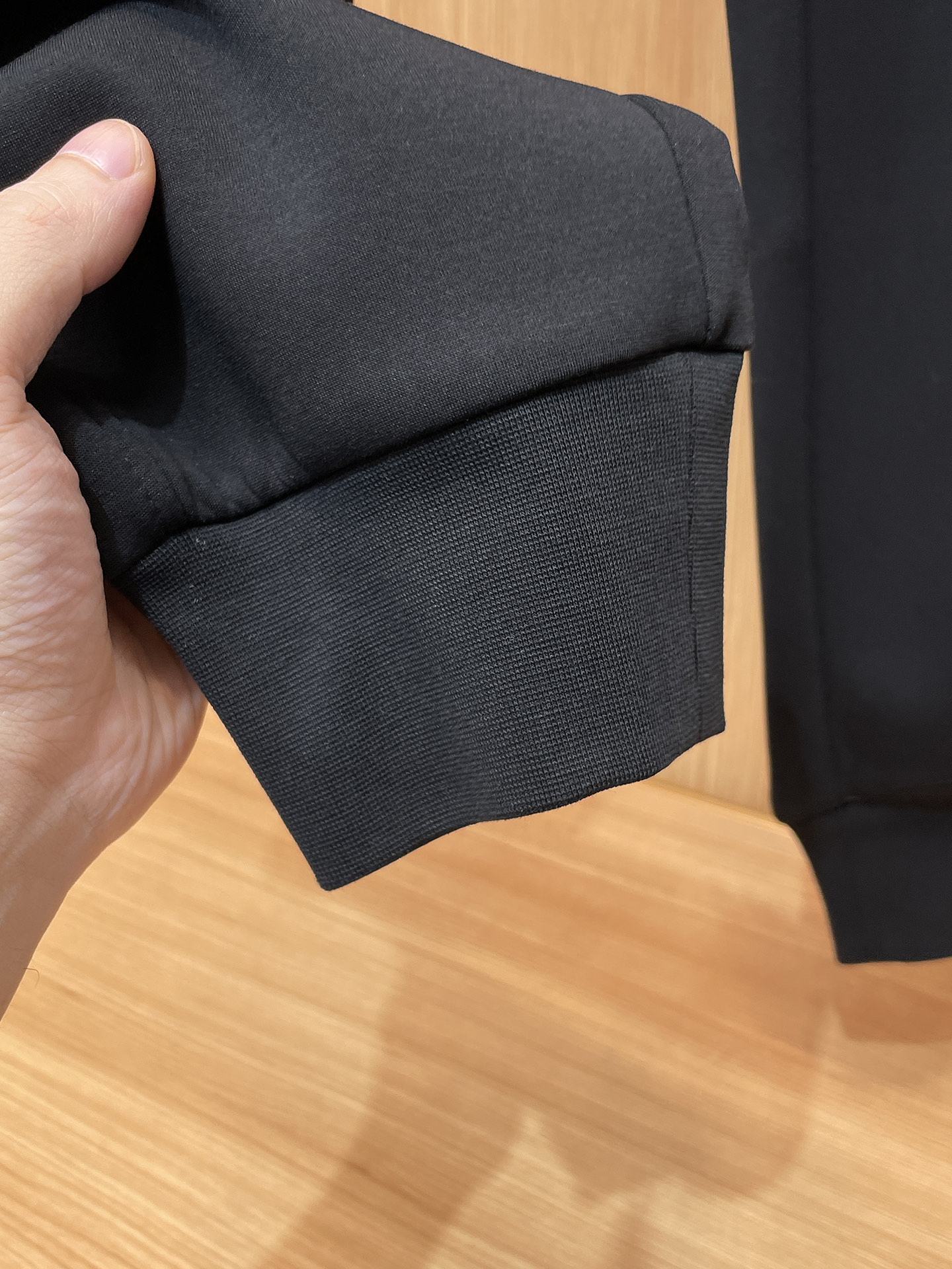 蒙口 顶级货品🐮 🆕2025秋冬新款休闲裤！官网同步发售。品牌经典LOGO休闲裤 ，定制面料，舒适度极好