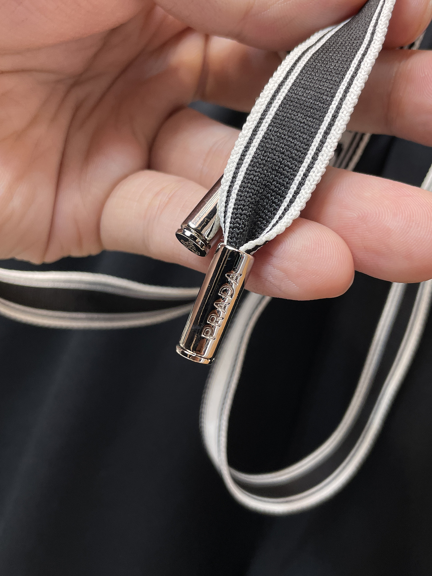 普拉达 顶级货品🐮 🆕2025秋冬新款休闲裤！官网同步发售。品牌经典LOGO休闲裤 ，定制面料，舒适度极