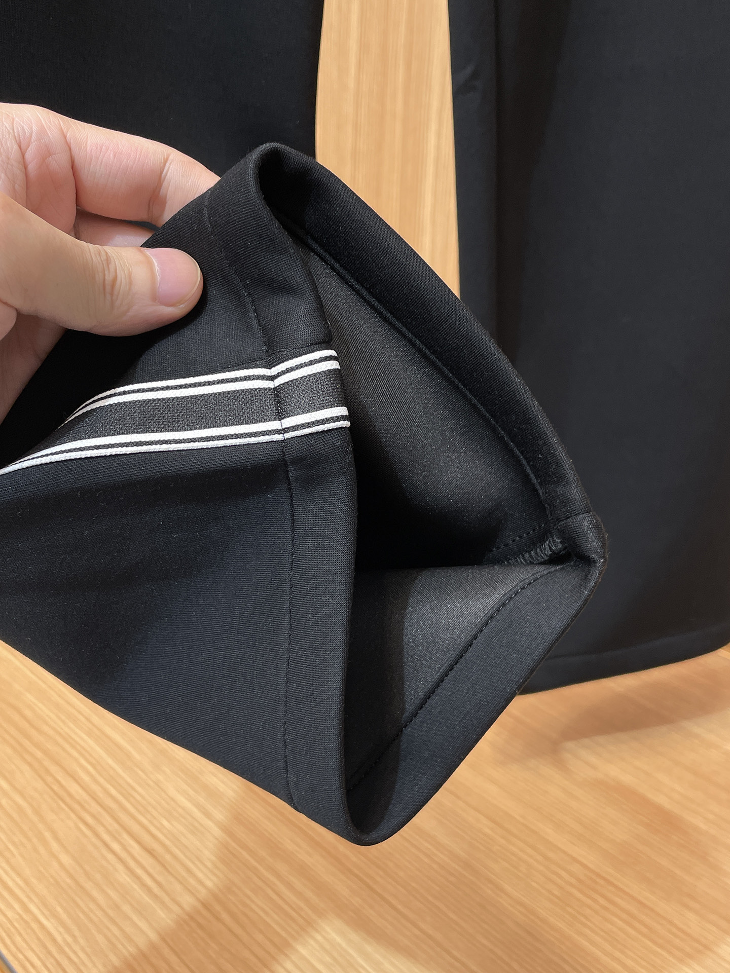 普拉达 顶级货品🐮 🆕2025秋冬新款休闲裤！官网同步发售。品牌经典LOGO休闲裤 ，定制面料，舒适度极