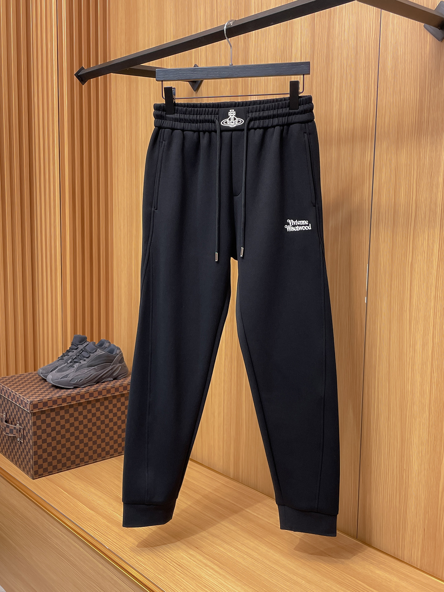 西太后 顶级货品🐮 🆕2025秋冬新款休闲裤！官网同步发售。品牌经典LOGO休闲裤 ，定制面料，舒适度极