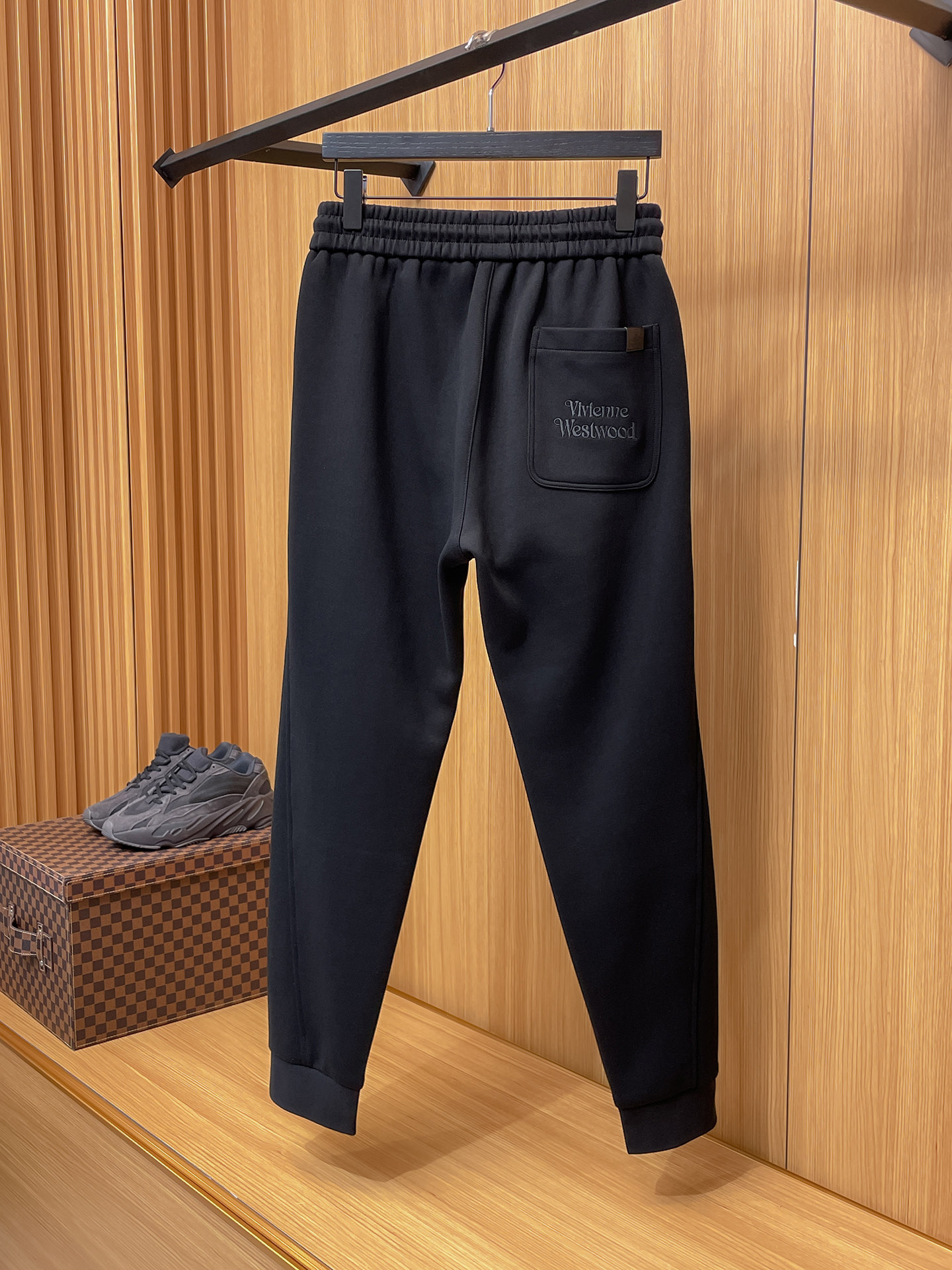 西太后 顶级货品🐮 🆕2025秋冬新款休闲裤！官网同步发售。品牌经典LOGO休闲裤 ，定制面料，舒适度极