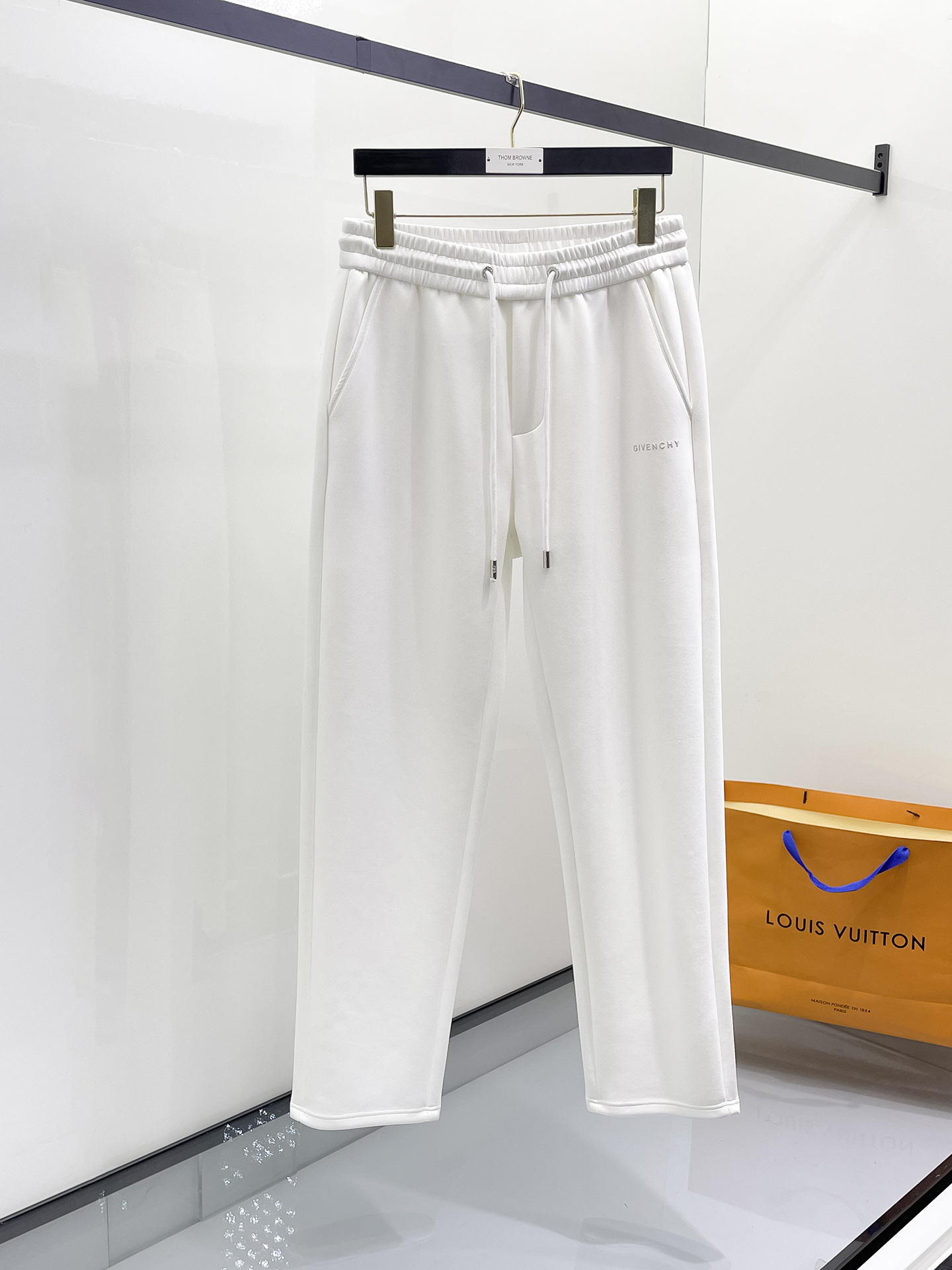 _dy09sVfQKd6R_CsBQ1IHjtpZXmJMX0HNGk-6F4w