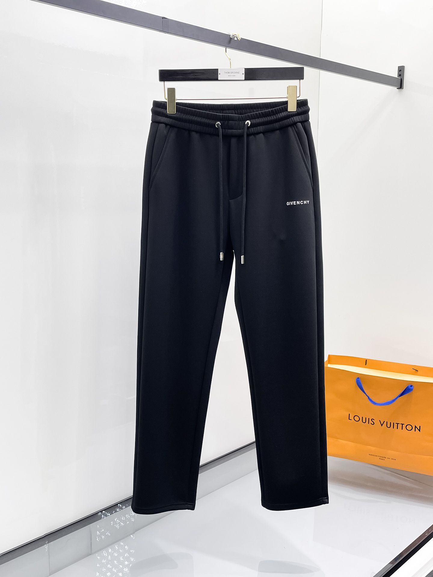 _dwY9sgAYI7hOZtHzc_hB0S4j37OJsTvnmHKxN_Q