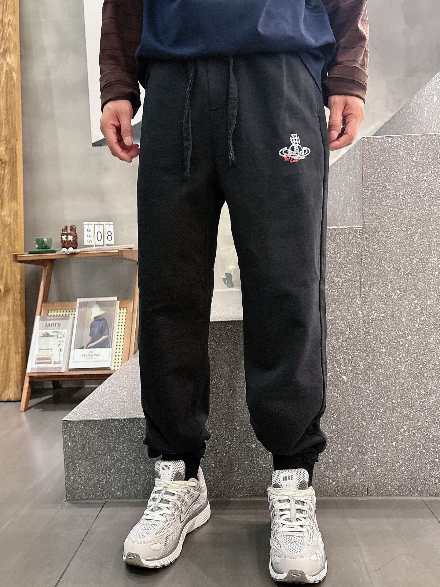 Vivienne Westwood Classic Logo Casual Pants - Comfort & Style 3 i1757770134454 6130 0 12