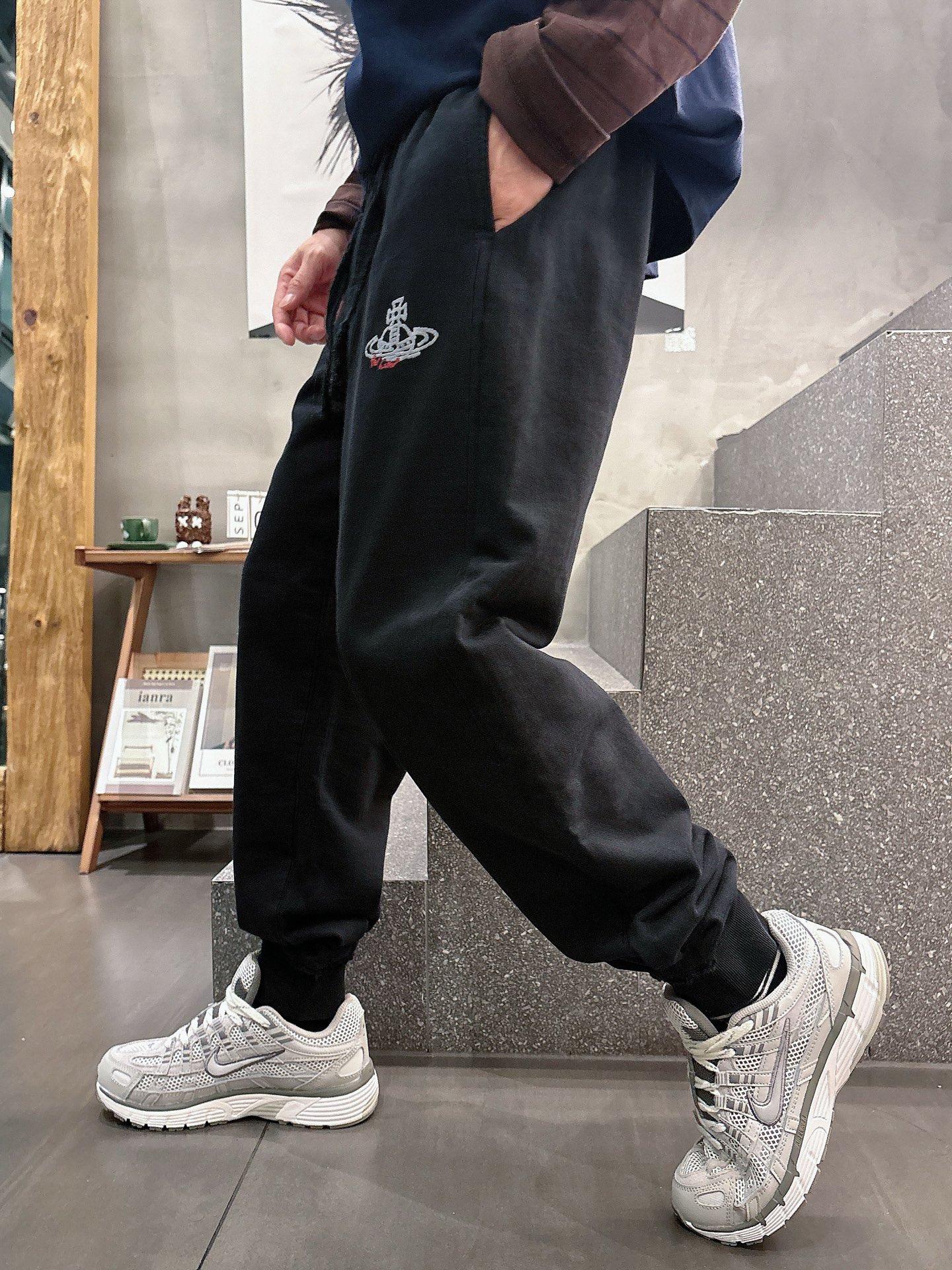 Vivienne Westwood Classic Logo Casual Pants - Comfort & Style 9 i1757770134457 1163 0 14