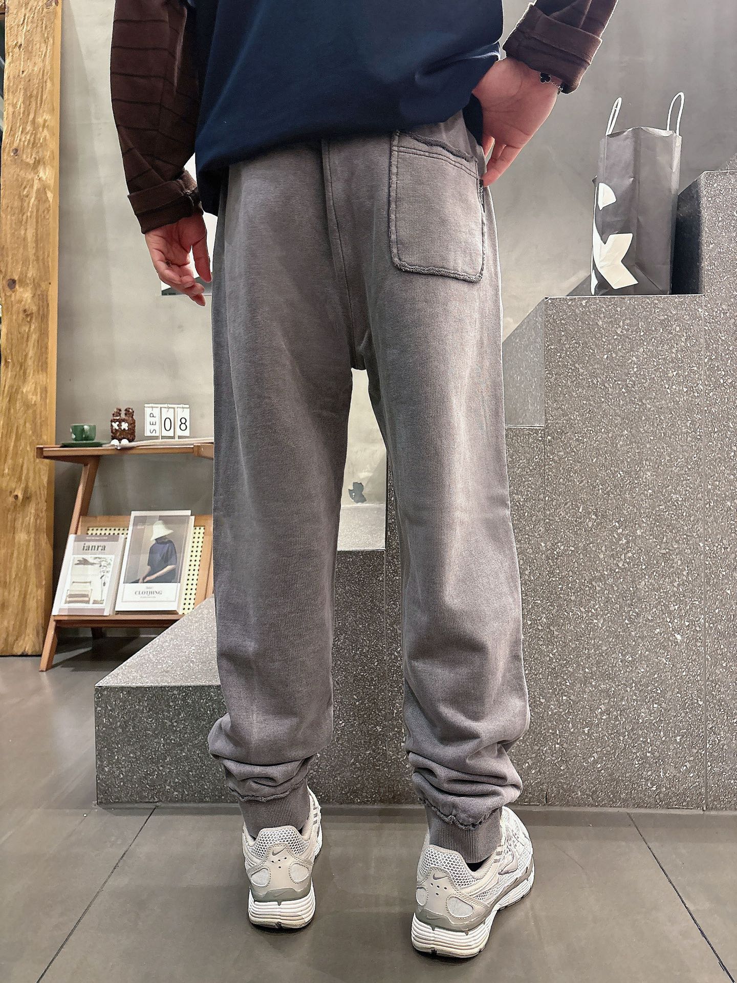 Vivienne Westwood Classic Logo Casual Pants - Comfortable & Stylish 5 i1757770176437 2186 0 1